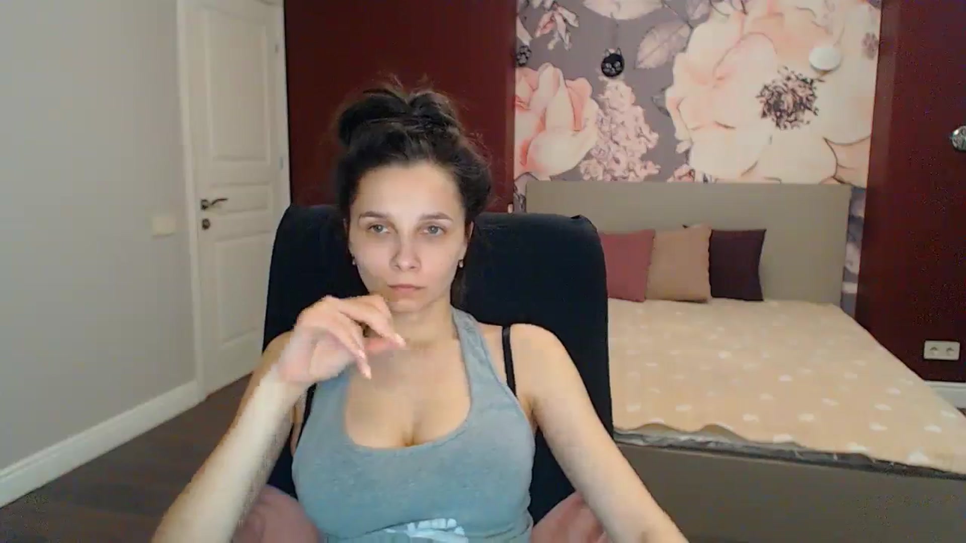 Gallery image thumbnail from Karina_Mils's myfreecams stream on, 04/07/2024, 15:40 image 17 of 20