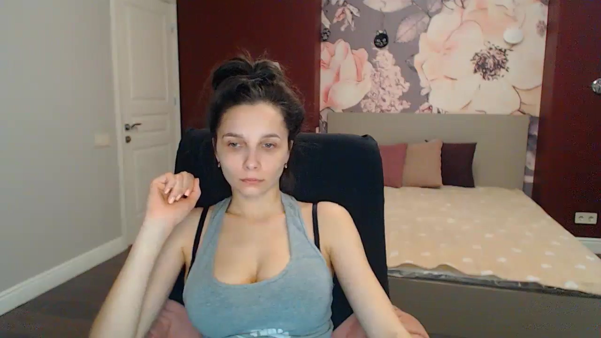 Gallery image thumbnail from Karina_Mils's myfreecams stream on, 04/07/2024, 15:40 image 19 of 20