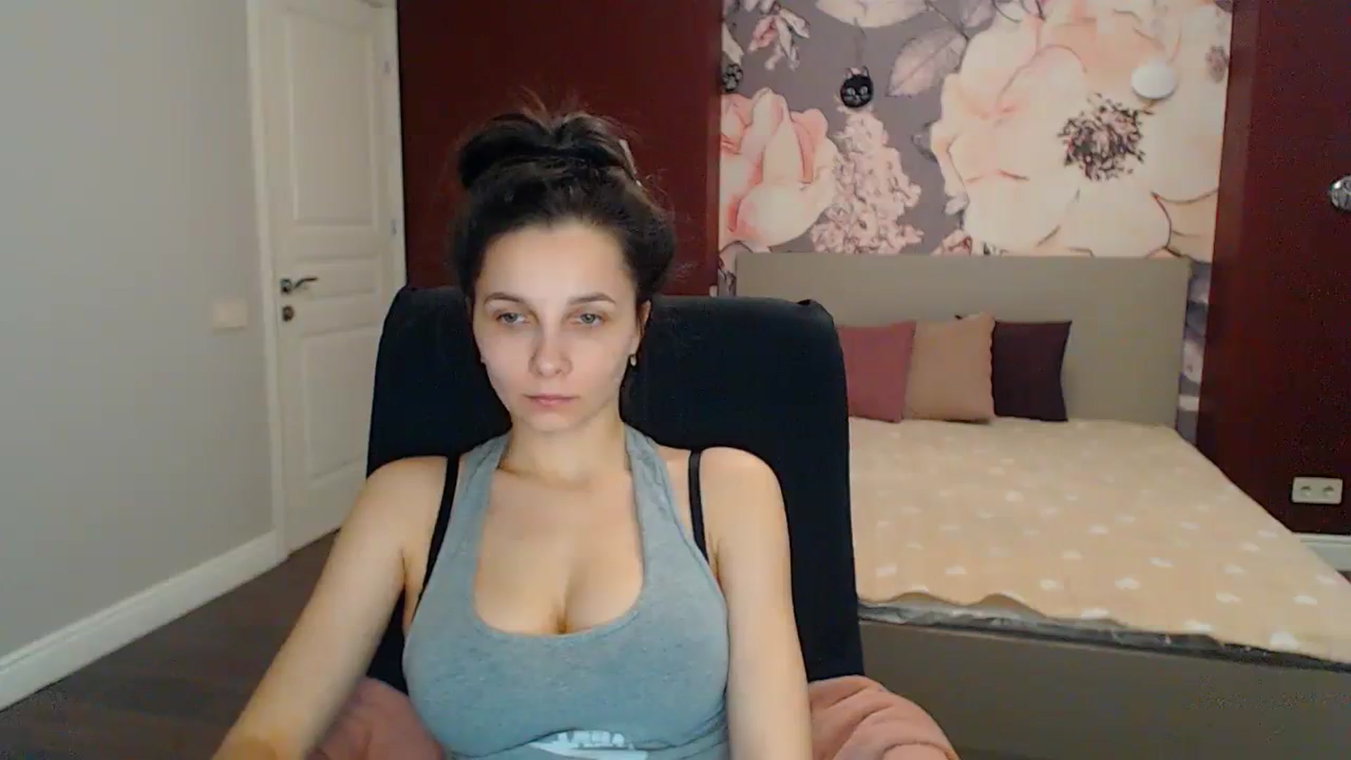 Gallery image thumbnail from Karina_Mils's myfreecams stream on, 04/07/2024, 15:40 image 15 of 20