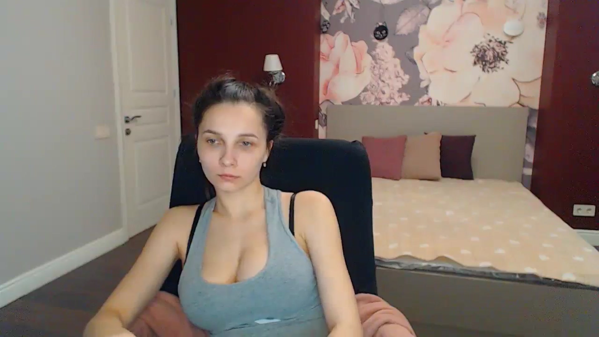 Gallery image thumbnail from Karina_Mils's myfreecams stream on, 04/07/2024, 15:40 image 8 of 20