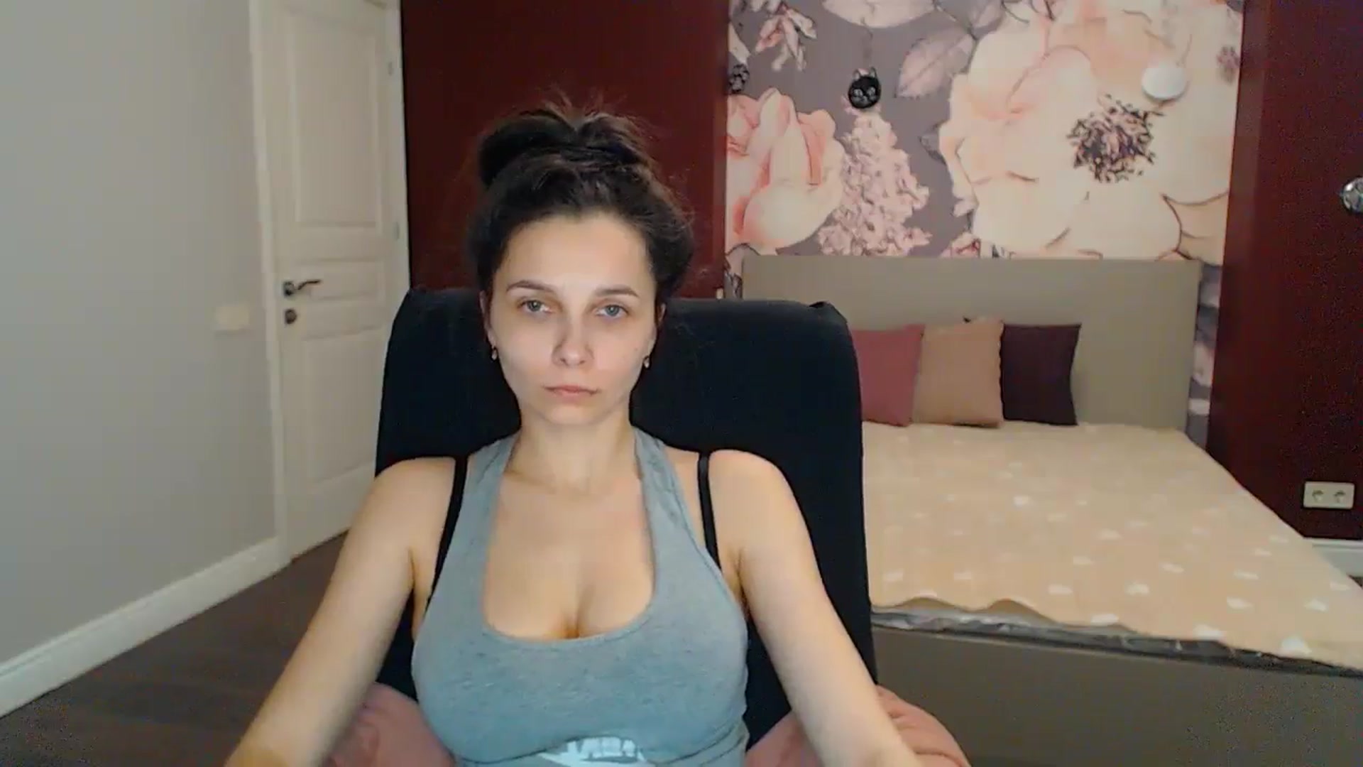 Gallery image thumbnail from Karina_Mils's myfreecams stream on, 04/07/2024, 15:40 image 14 of 20