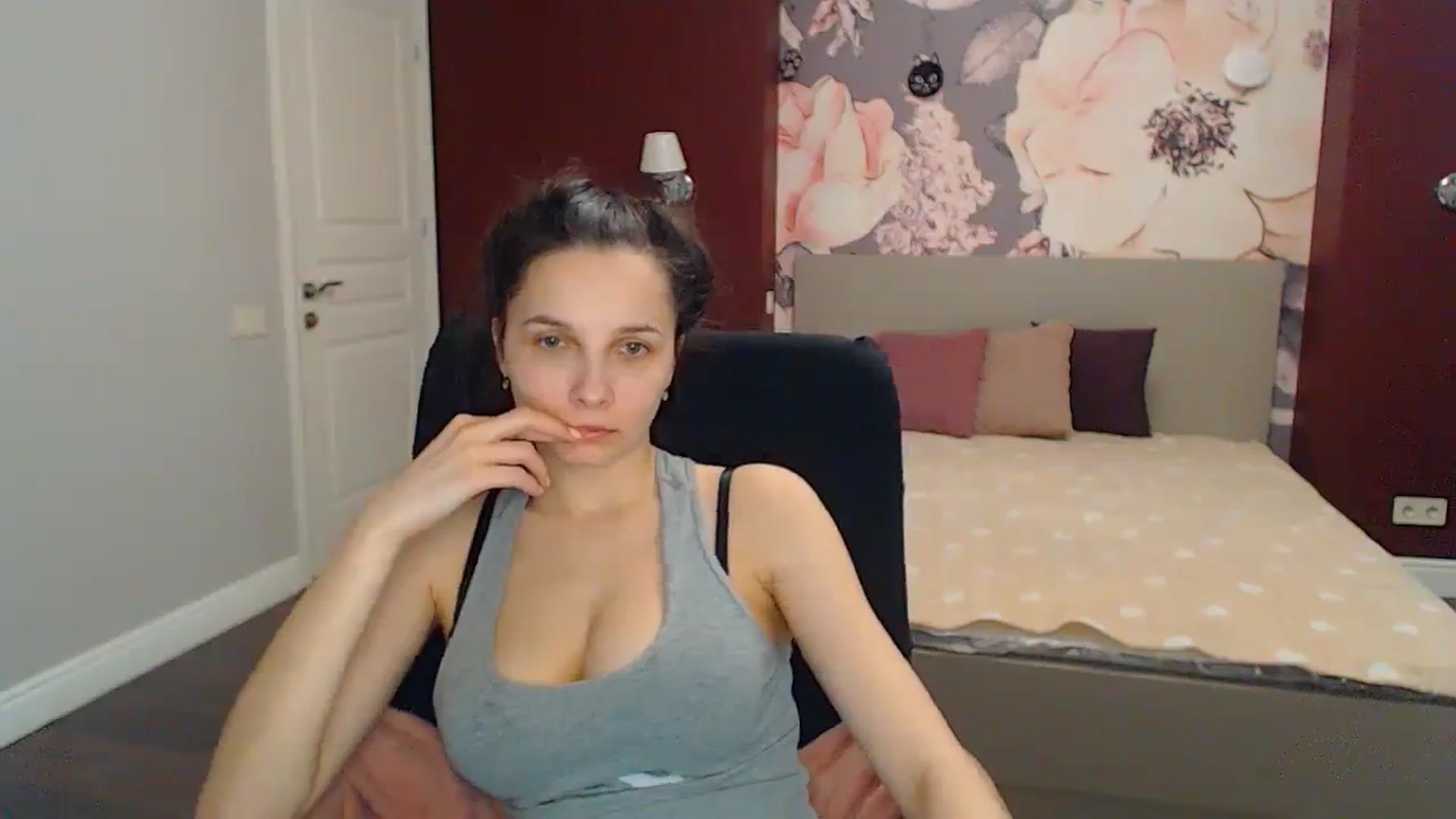 Gallery image thumbnail from Karina_Mils's myfreecams stream on, 04/07/2024, 15:40 image 6 of 20