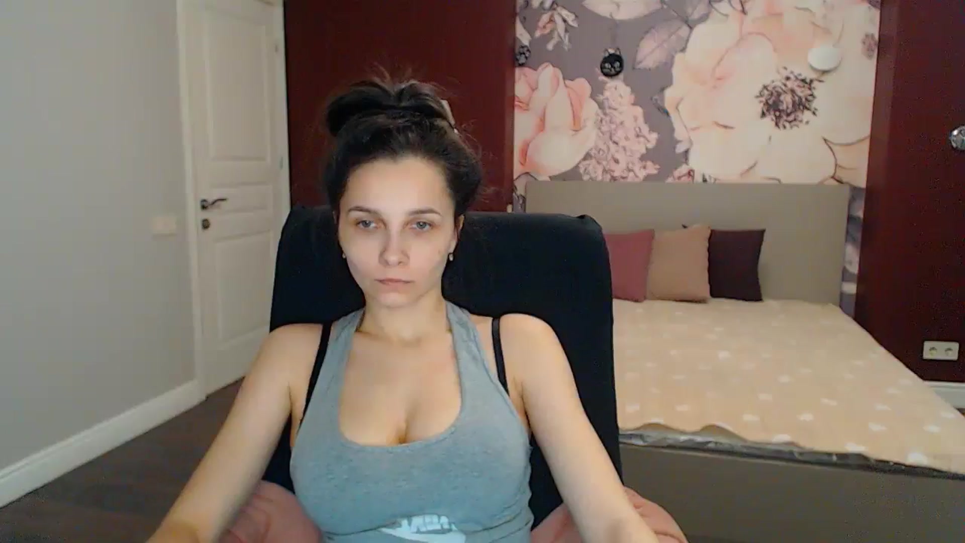 Gallery image thumbnail from Karina_Mils's myfreecams stream on, 04/07/2024, 15:40 image 13 of 20