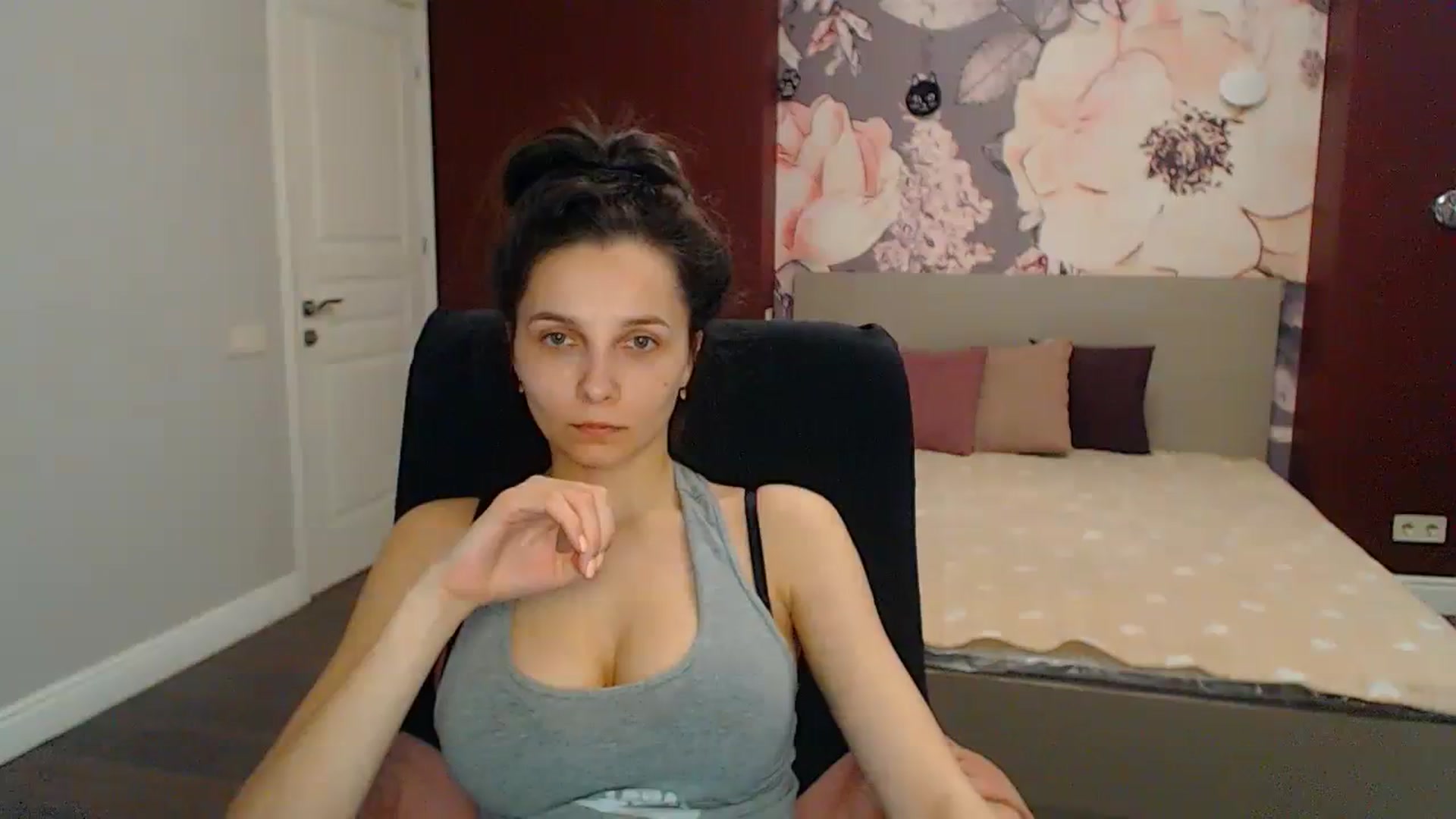 Gallery image thumbnail from Karina_Mils's myfreecams stream on, 04/07/2024, 15:40 image 16 of 20