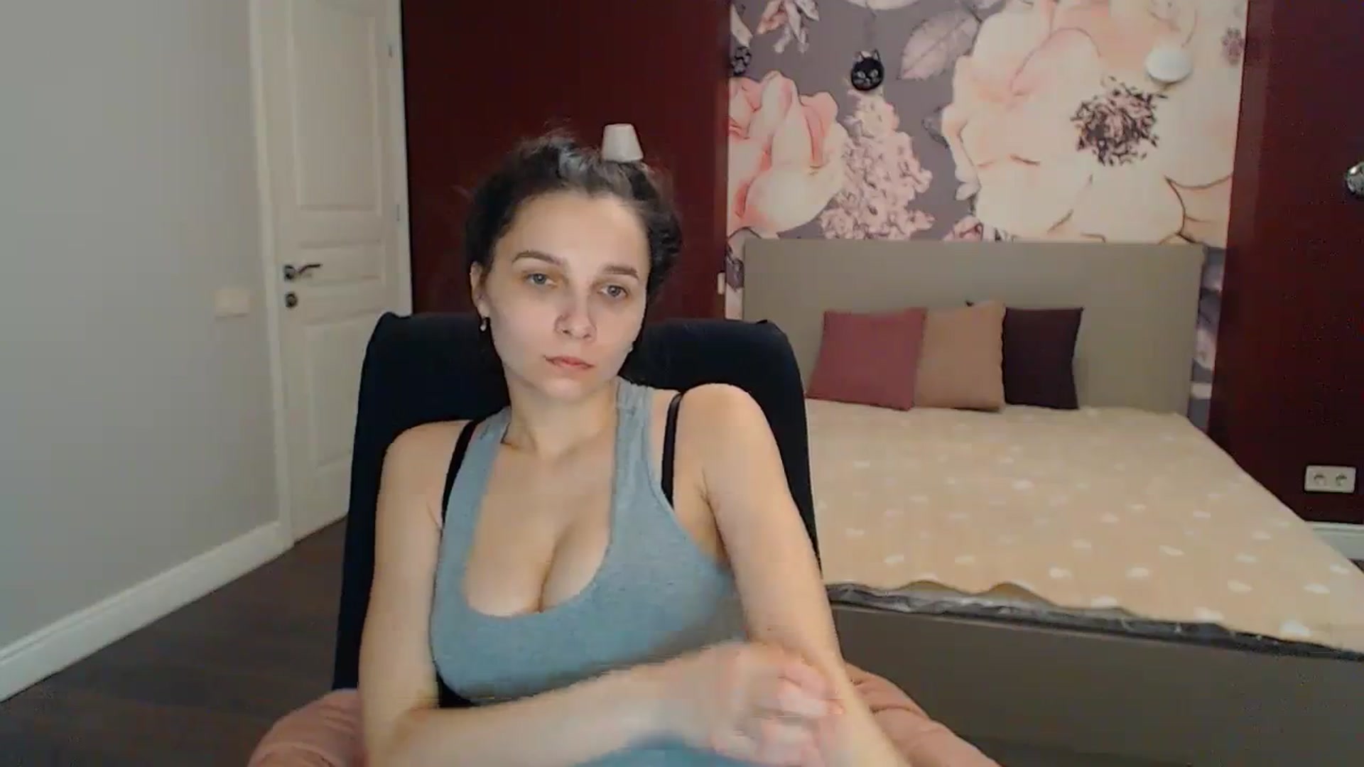 Gallery image thumbnail from Karina_Mils's myfreecams stream on, 04/07/2024, 15:40 image 10 of 20