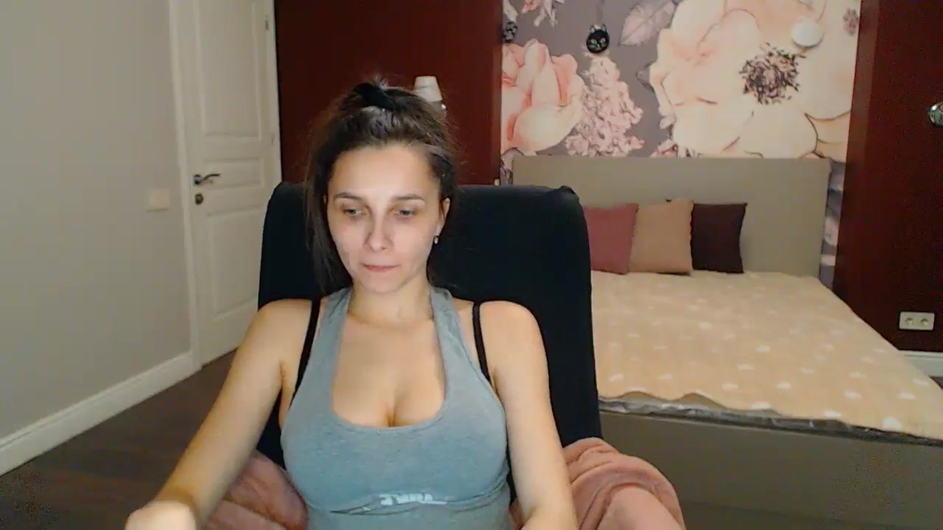 Gallery image thumbnail from Karina_Mils's myfreecams stream on, 04/07/2024, 19:33 image 8 of 20