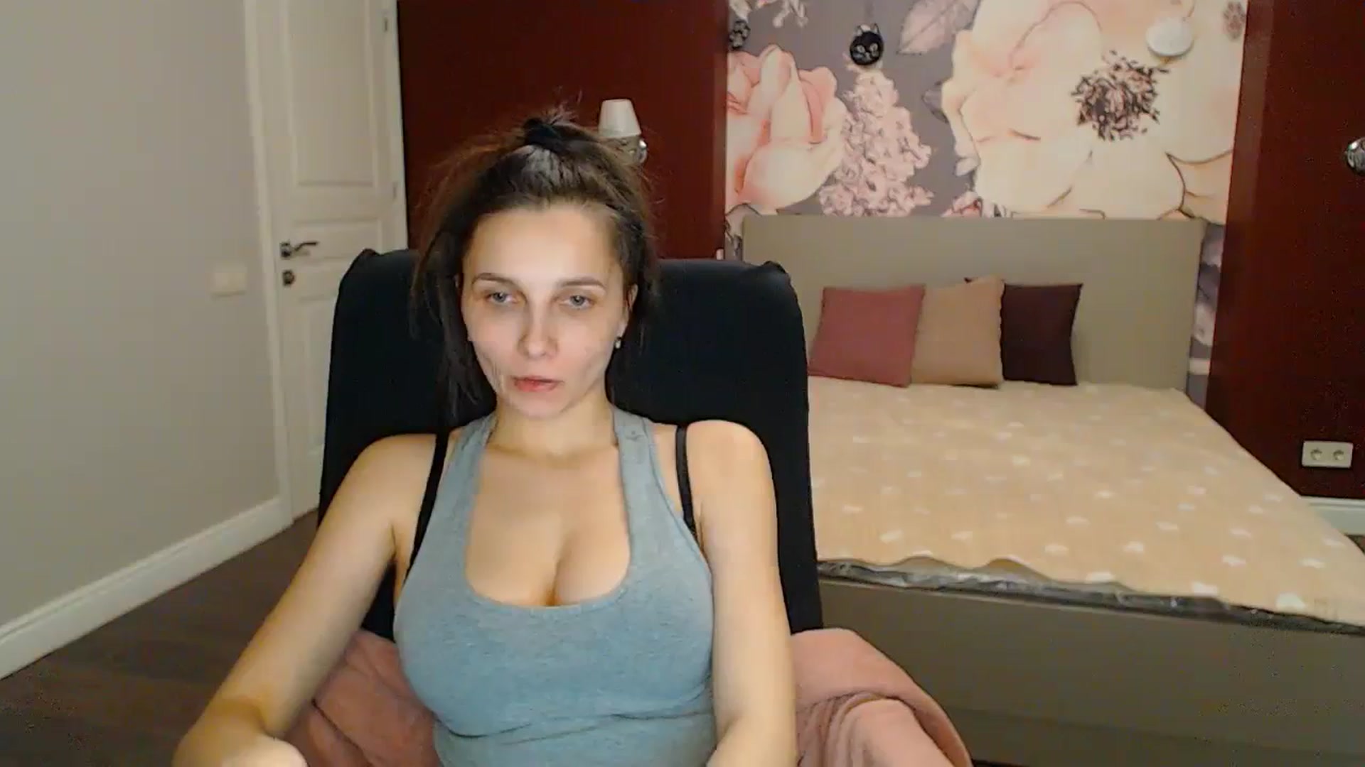 Gallery image thumbnail from Karina_Mils's myfreecams stream on, 04/07/2024, 19:33 image 20 of 20