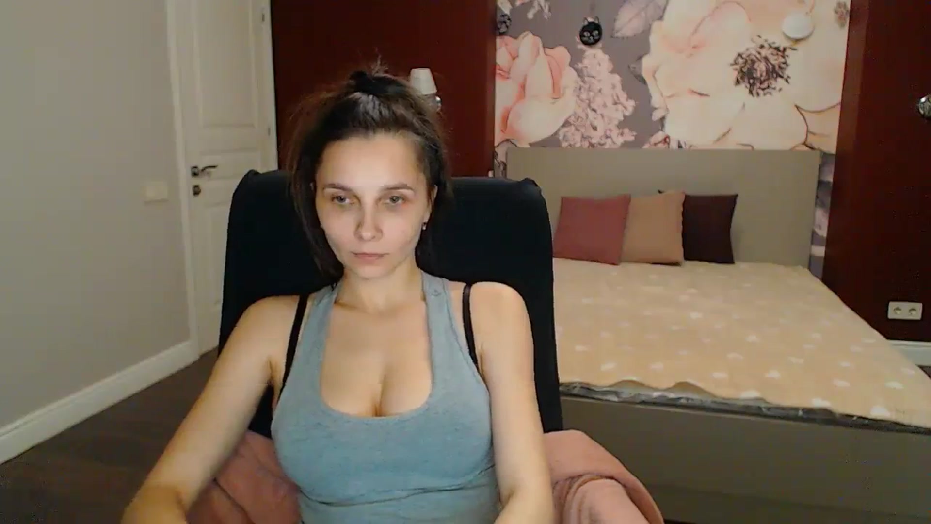 Gallery image thumbnail from Karina_Mils's myfreecams stream on, 04/07/2024, 19:33 image 16 of 20