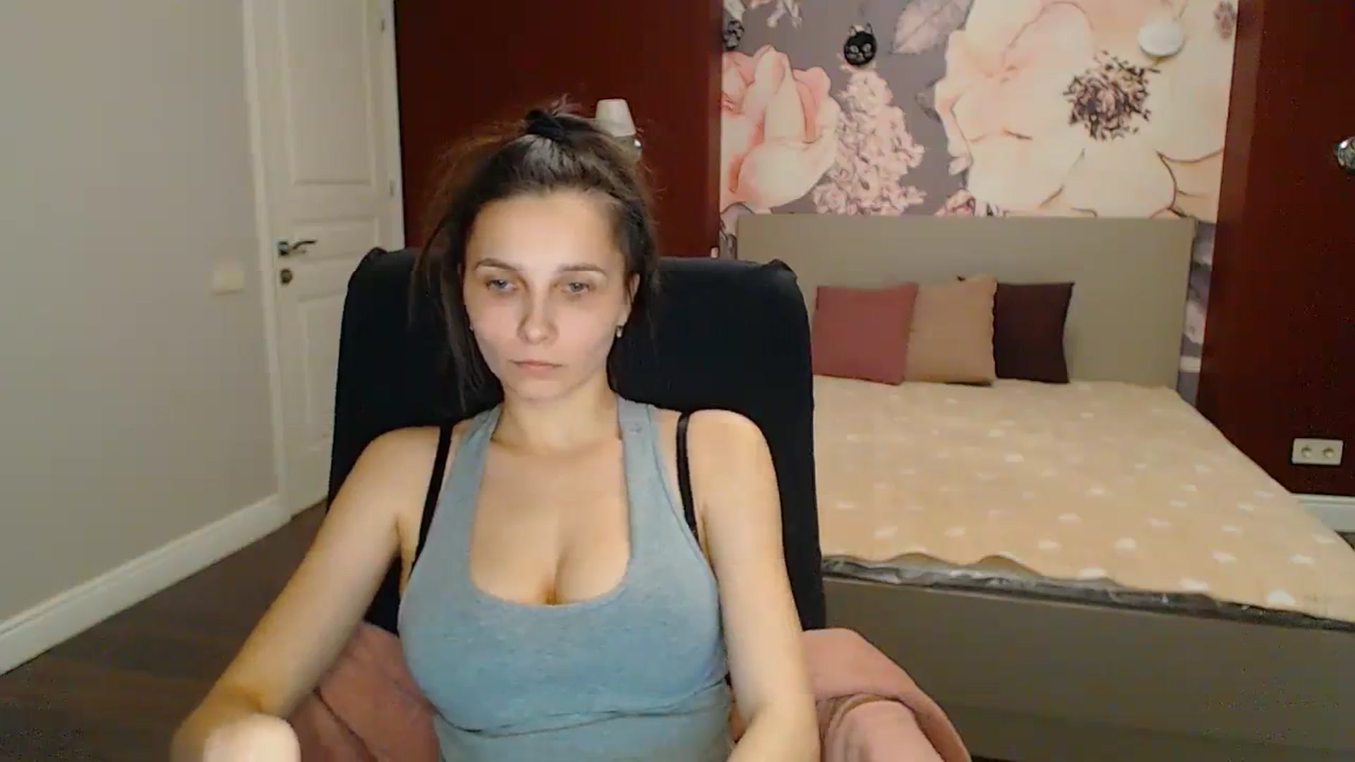 Gallery image thumbnail from Karina_Mils's myfreecams stream on, 04/07/2024, 19:33 image 18 of 20