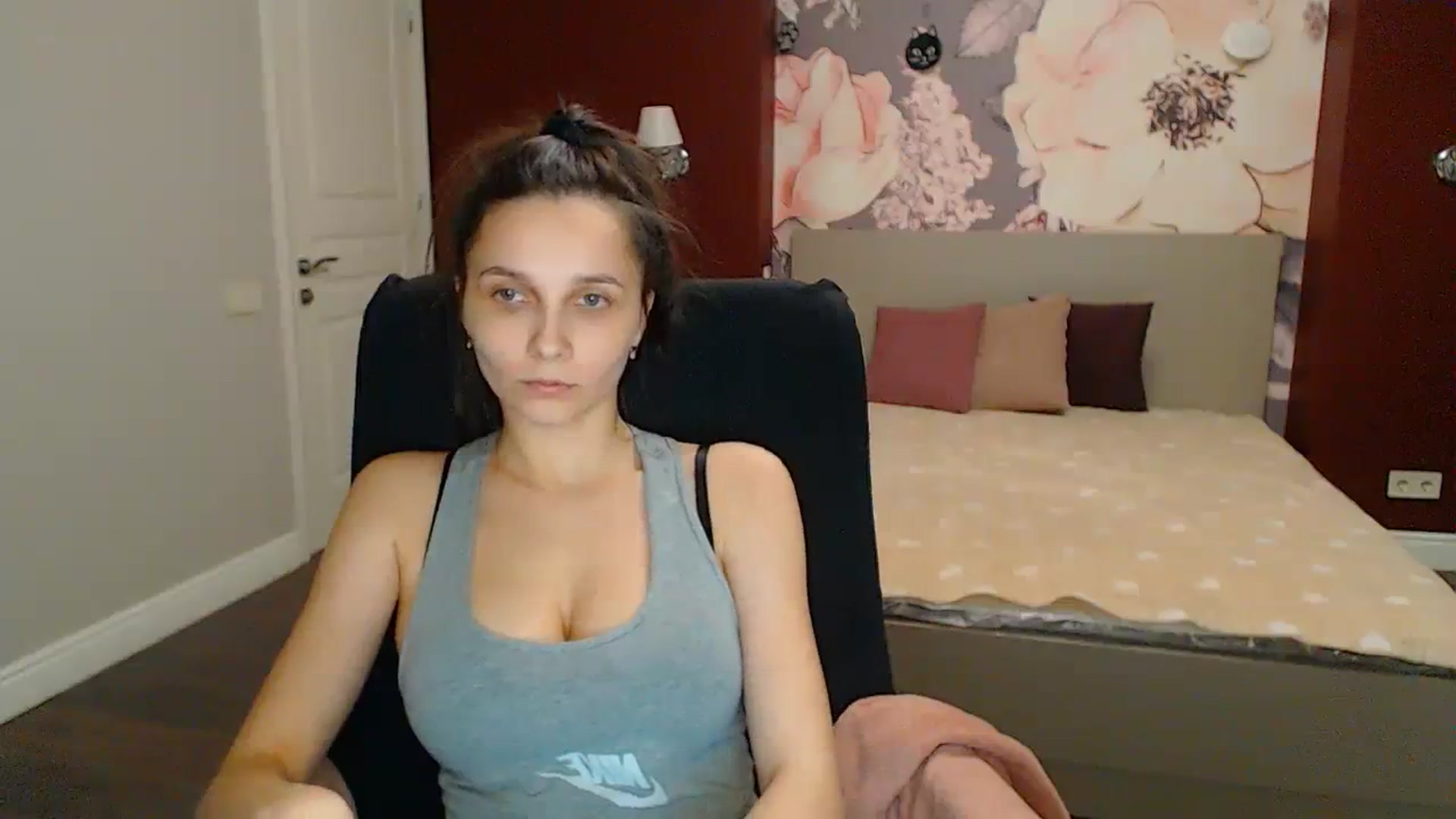 Gallery image thumbnail from Karina_Mils's myfreecams stream on, 04/07/2024, 20:10 image 14 of 20