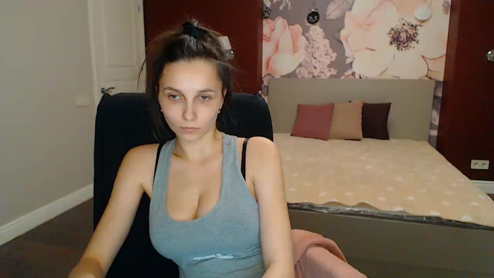 Gallery image thumbnail from Karina_Mils's myfreecams stream on, 04/07/2024, 20:10 image 18 of 20