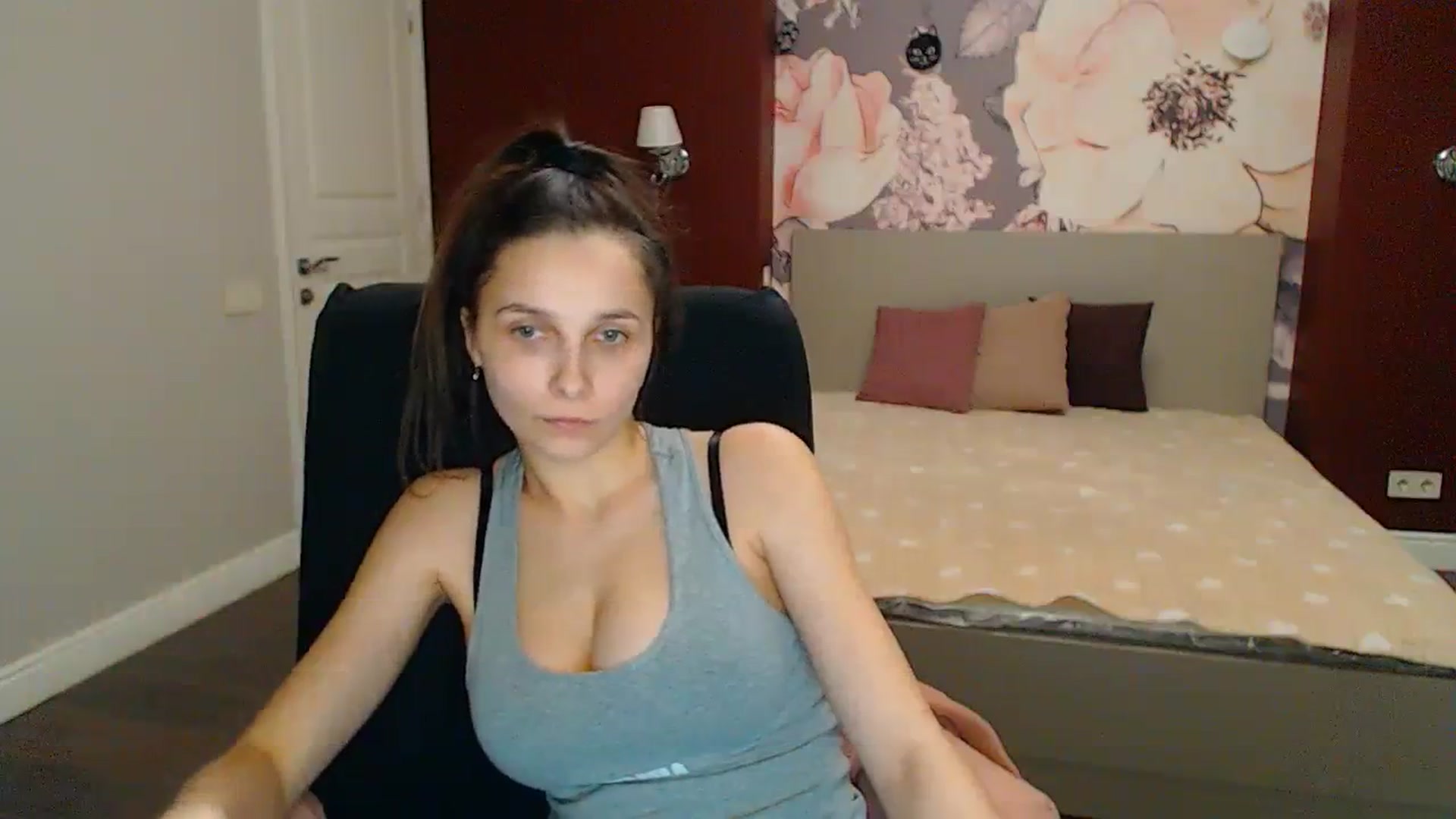 Gallery image thumbnail from Karina_Mils's myfreecams stream on, 04/07/2024, 20:10 image 4 of 20
