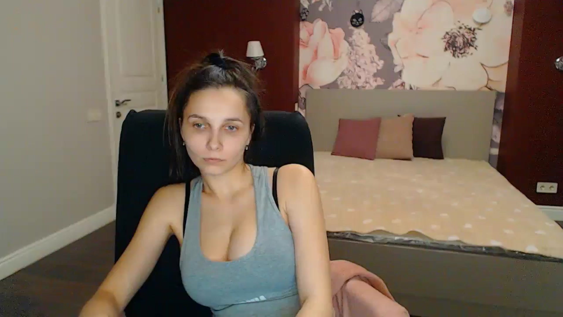 Gallery image thumbnail from Karina_Mils's myfreecams stream on, 04/07/2024, 20:10 image 5 of 20