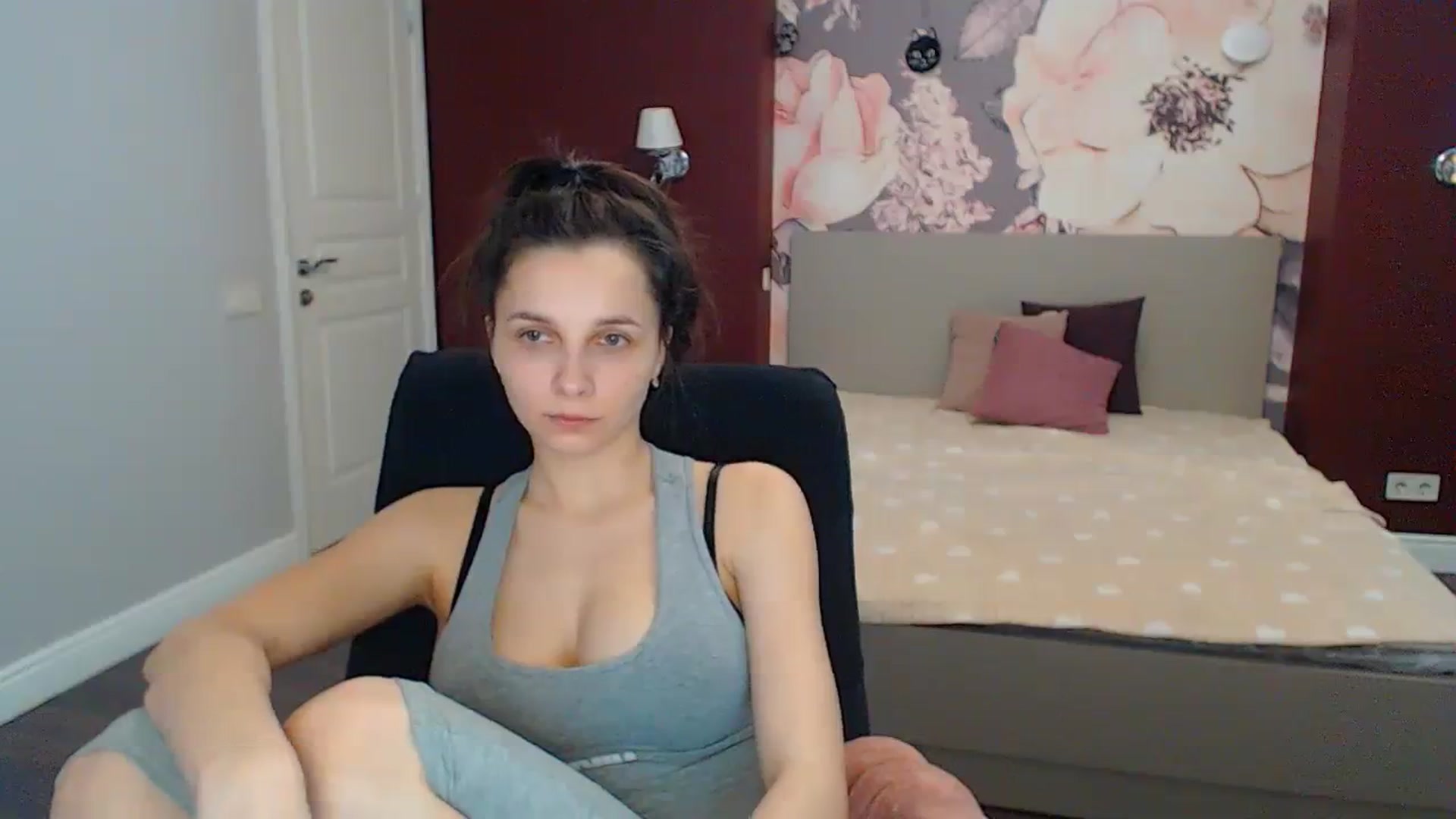 Gallery image thumbnail from Karina_Mils's myfreecams stream on, 04/08/2024, 10:39 image 14 of 20