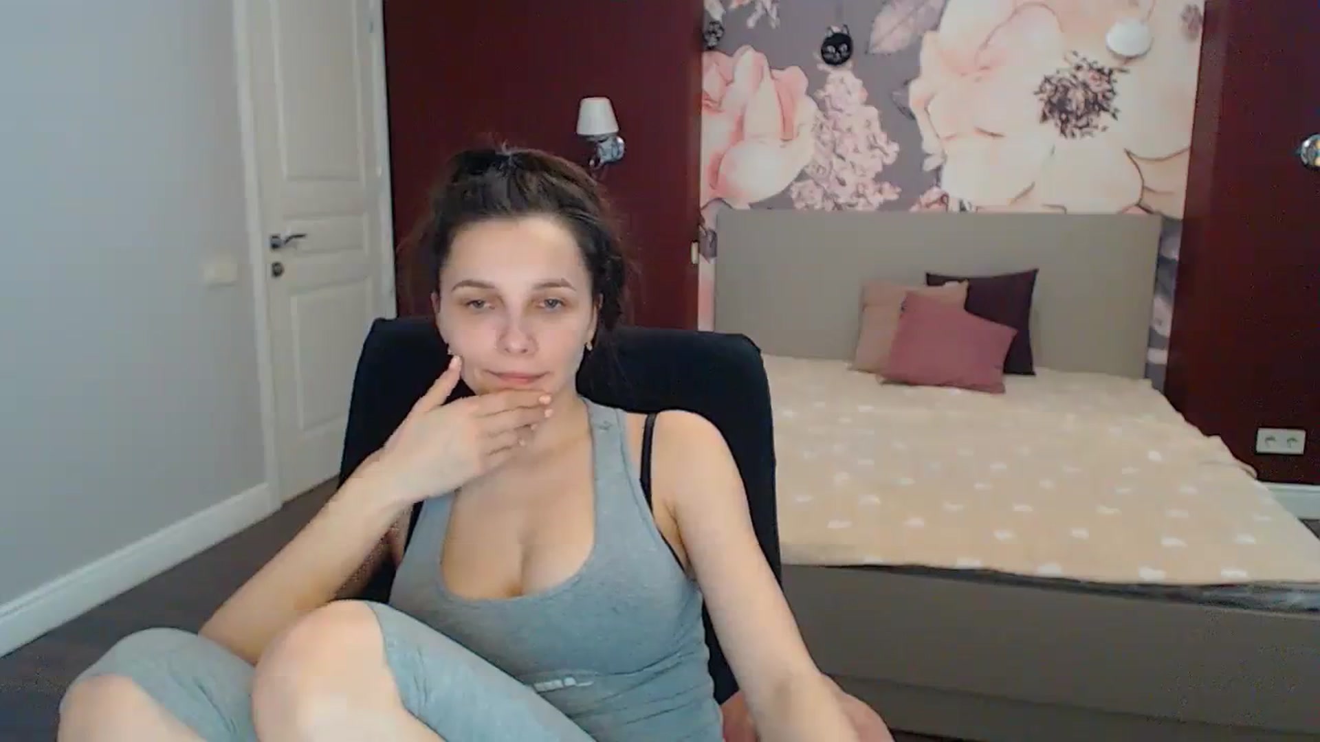 Gallery image thumbnail from Karina_Mils's myfreecams stream on, 04/08/2024, 10:39 image 9 of 20