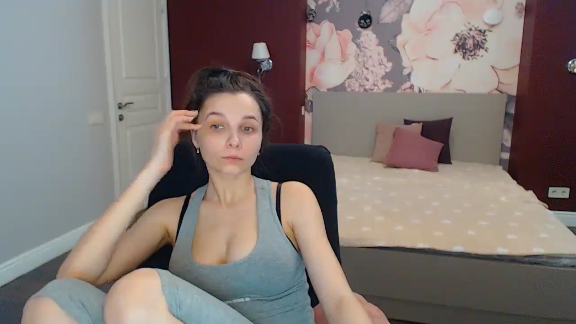 Gallery image thumbnail from Karina_Mils's myfreecams stream on, 04/08/2024, 10:39 image 19 of 20
