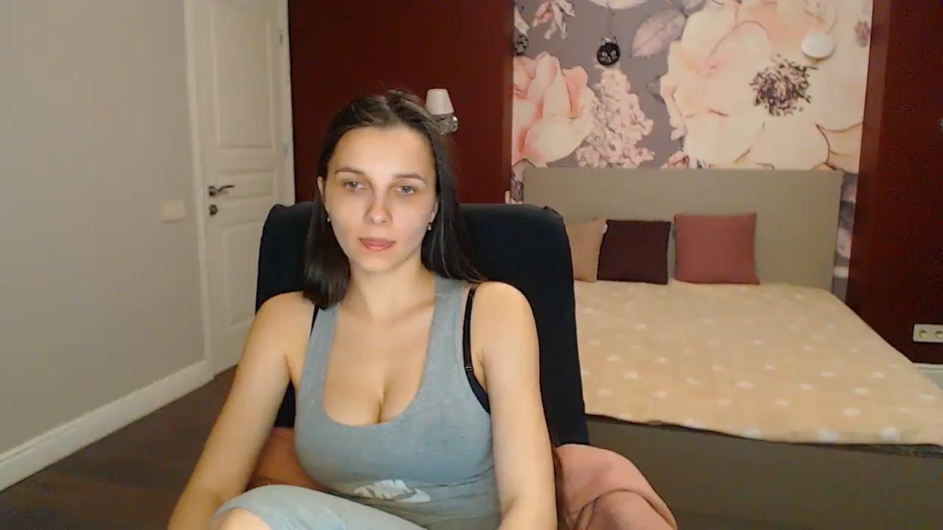 Gallery image thumbnail from Karina_Mils's myfreecams stream on, 04/12/2024, 16:44 image 16 of 20