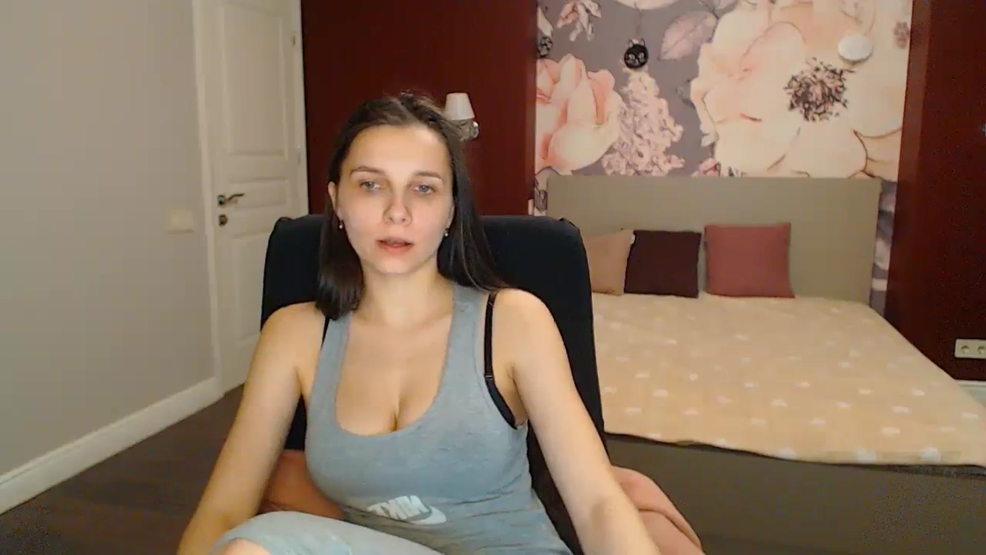 Gallery image thumbnail from Karina_Mils's myfreecams stream on, 04/12/2024, 16:44 image 15 of 20