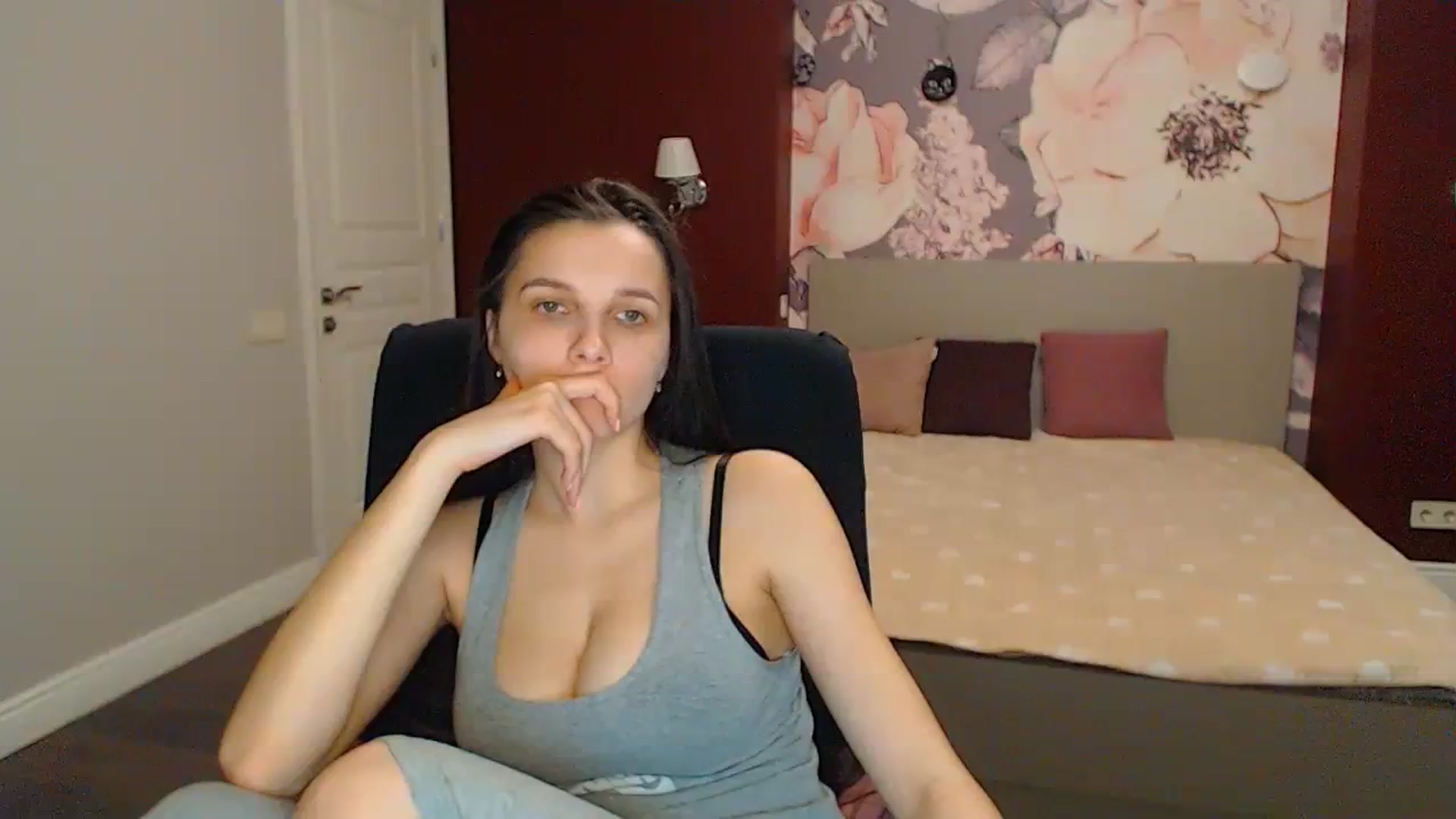 Gallery image thumbnail from Karina_Mils's myfreecams stream on, 04/12/2024, 16:44 image 1 of 20