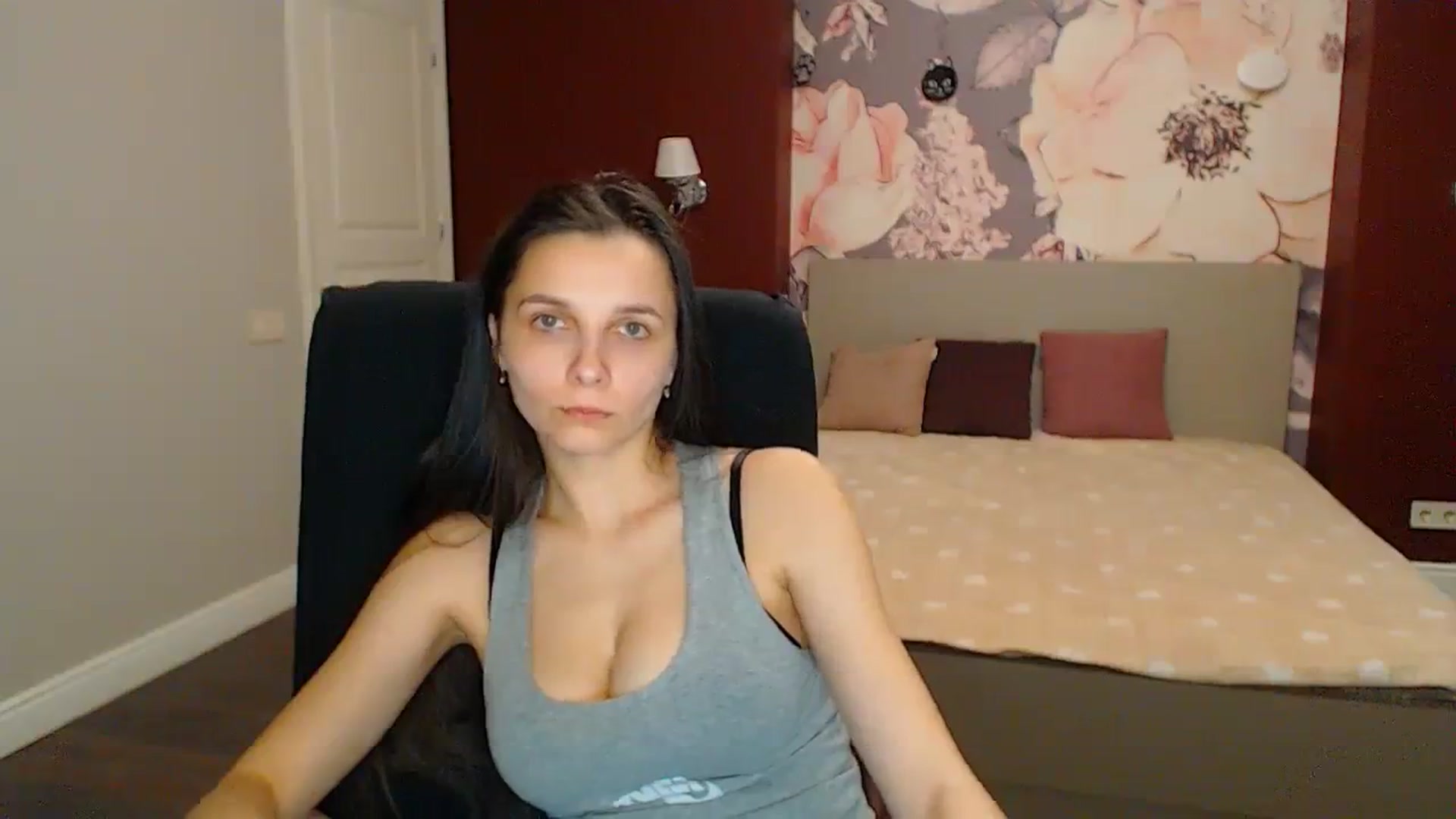 Gallery image thumbnail from Karina_Mils's myfreecams stream on, 04/12/2024, 16:44 image 10 of 20