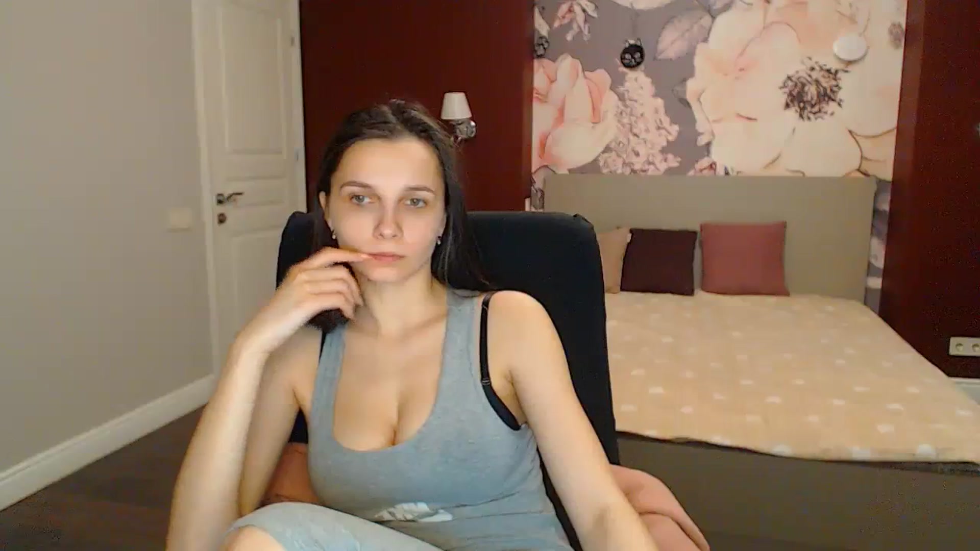 Gallery image thumbnail from Karina_Mils's myfreecams stream on, 04/12/2024, 16:44 image 20 of 20