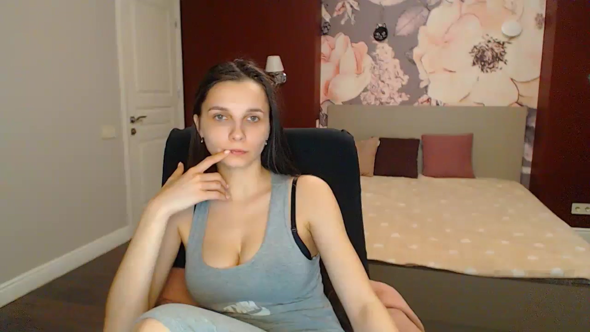 Gallery image thumbnail from Karina_Mils's myfreecams stream on, 04/12/2024, 16:44 image 17 of 20