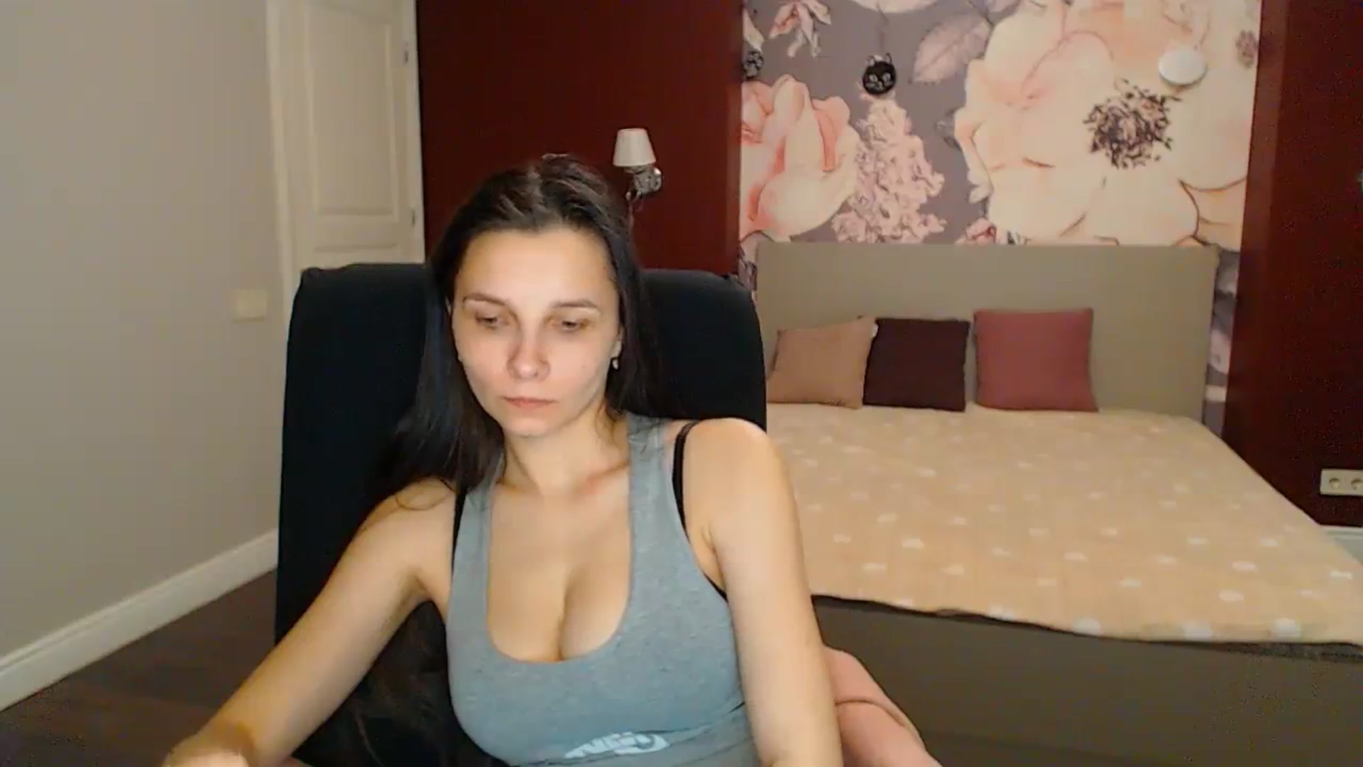 Gallery image thumbnail from Karina_Mils's myfreecams stream on, 04/12/2024, 16:44 image 9 of 20