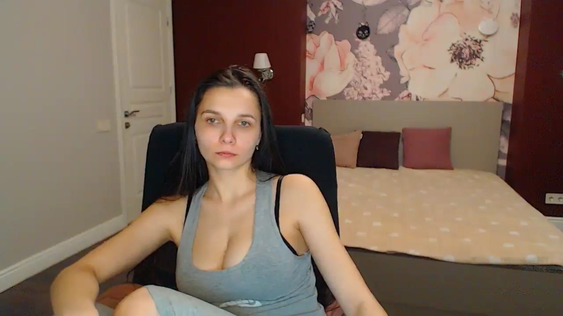 Gallery image thumbnail from Karina_Mils's myfreecams stream on, 04/12/2024, 16:44 image 5 of 20