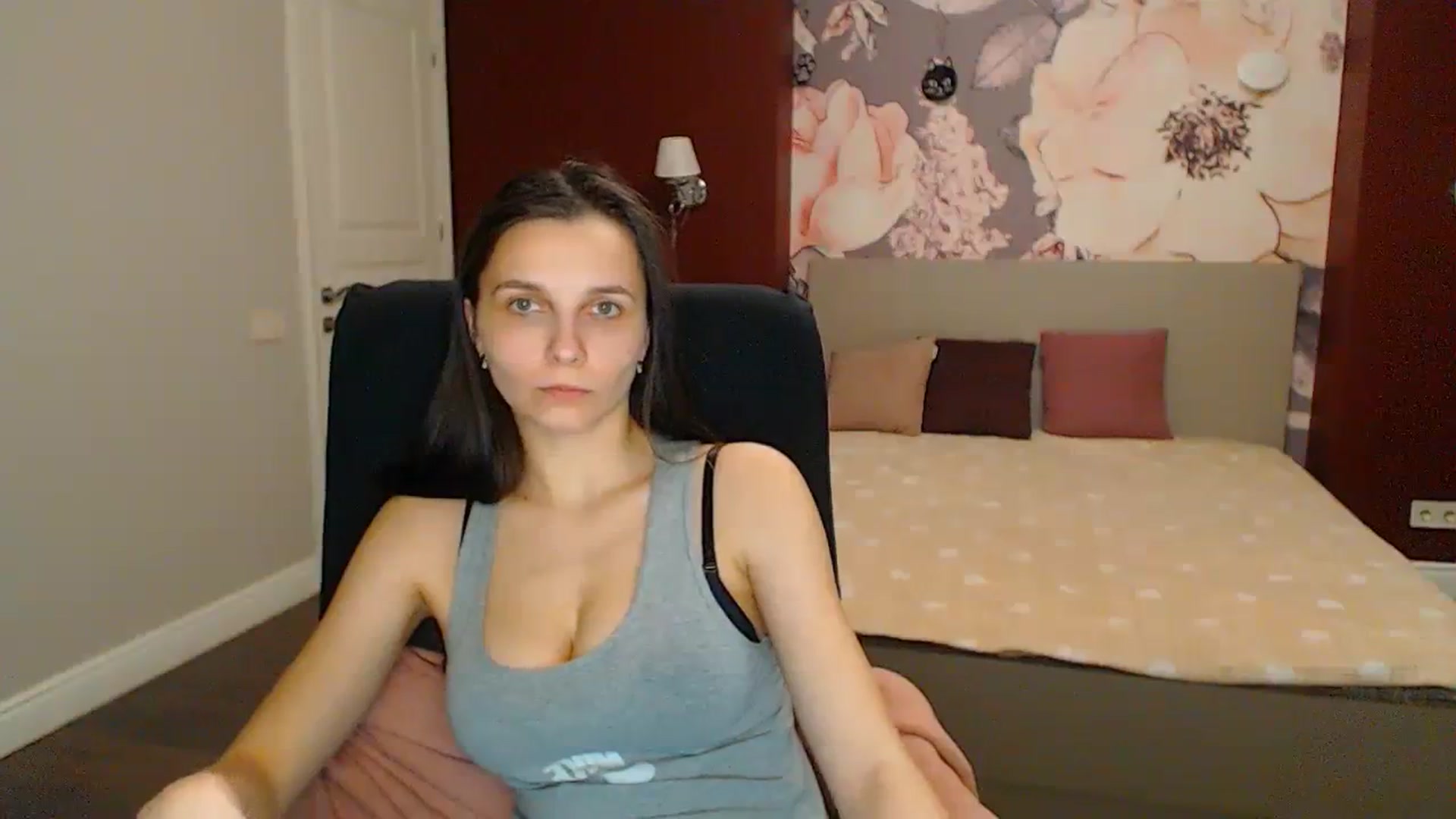 Gallery image thumbnail from Karina_Mils's myfreecams stream on, 04/12/2024, 17:41 image 5 of 20