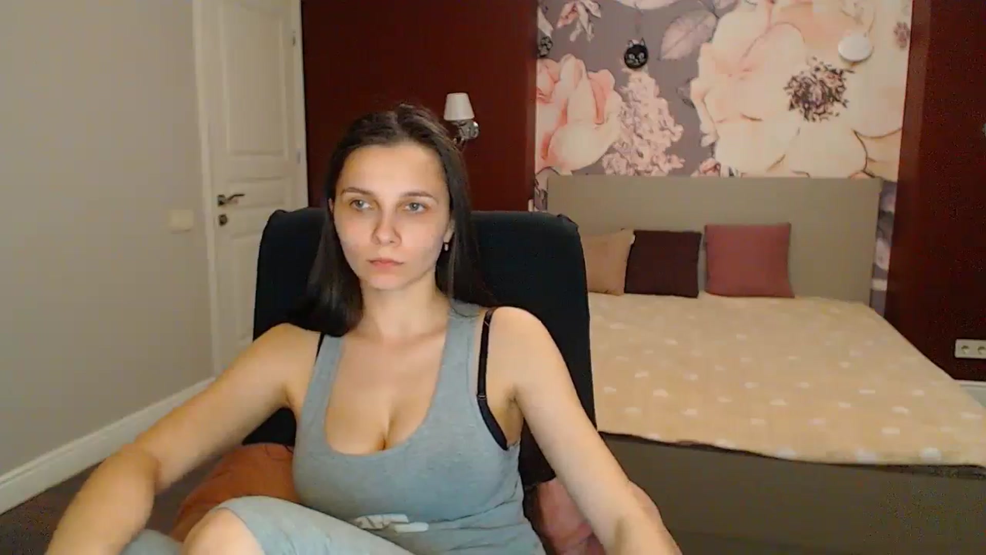Gallery image thumbnail from Karina_Mils's myfreecams stream on, 04/12/2024, 17:41 image 2 of 20