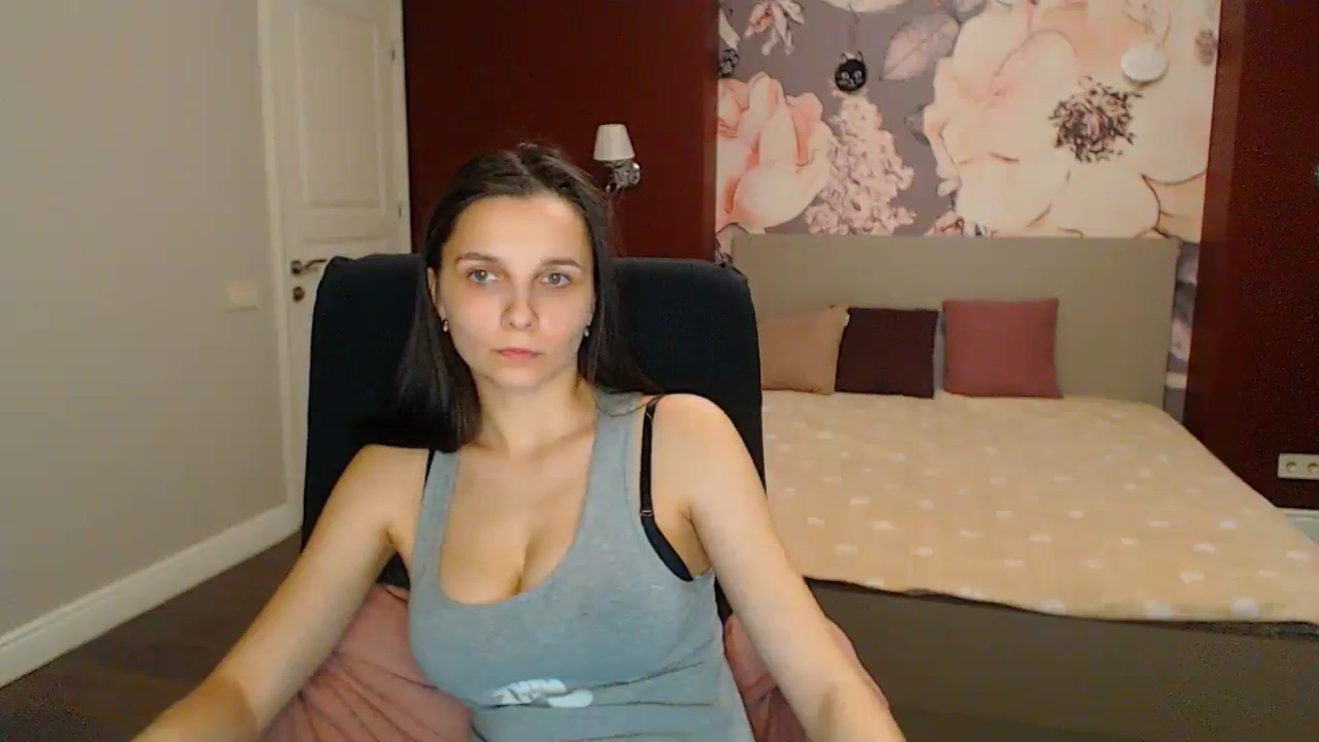 Gallery image thumbnail from Karina_Mils's myfreecams stream on, 04/12/2024, 17:41 image 4 of 20