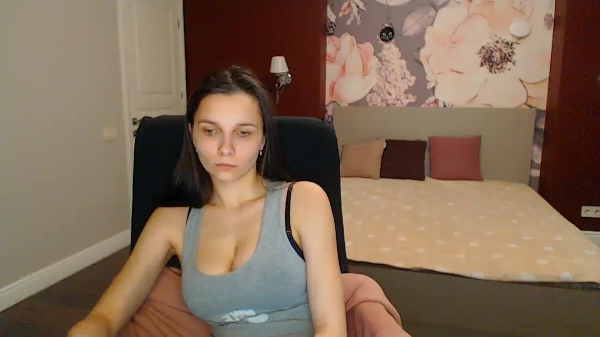 Gallery image thumbnail from Karina_Mils's myfreecams stream on, 04/12/2024, 17:41 image 6 of 20