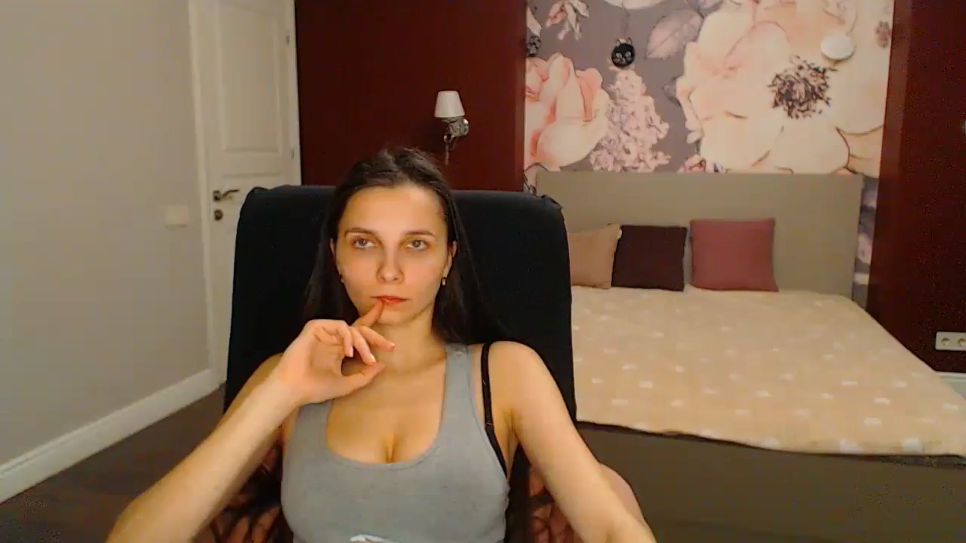 Gallery image thumbnail from Karina_Mils's myfreecams stream on, 04/12/2024, 17:41 image 9 of 20