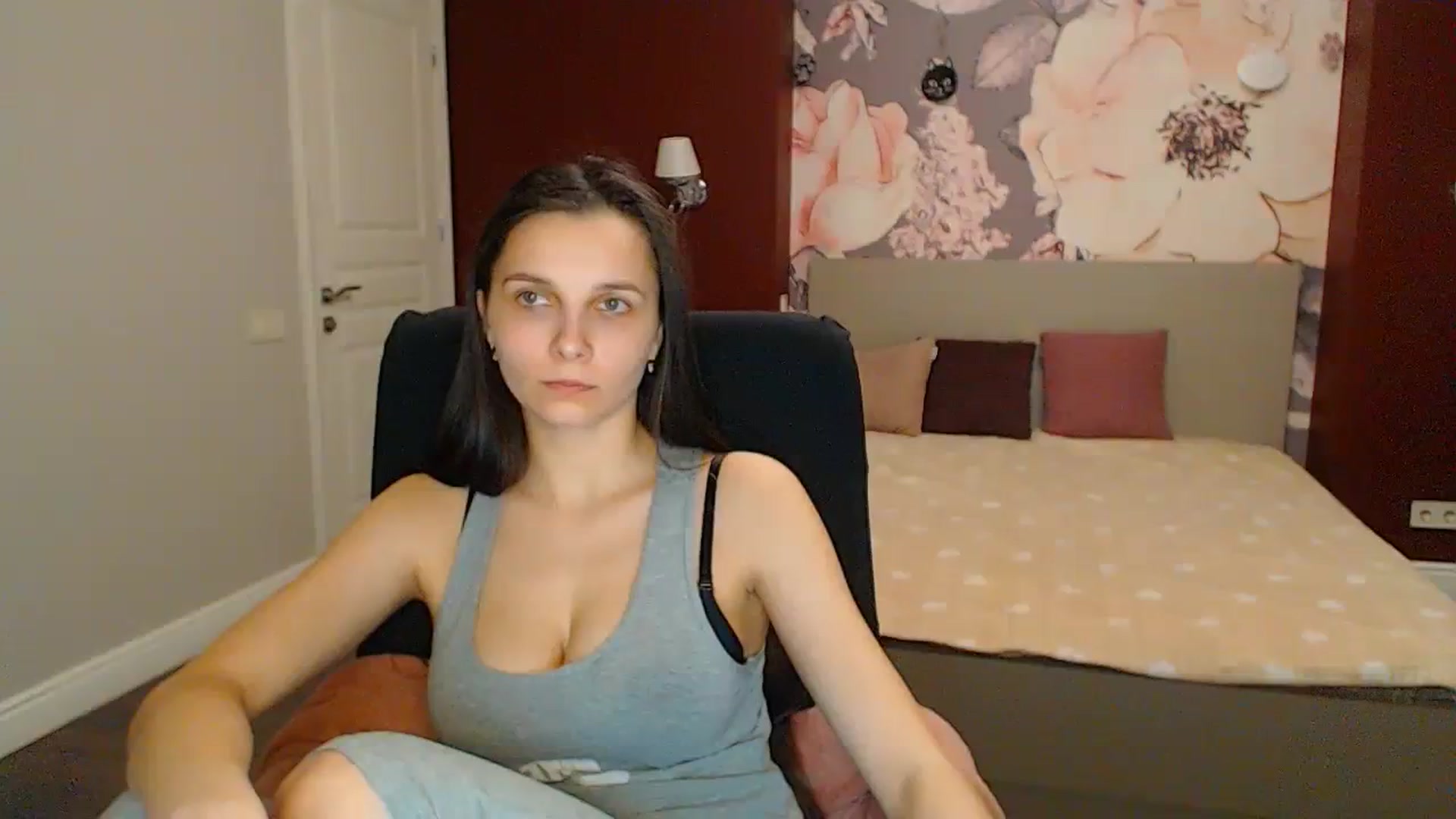Gallery image thumbnail from Karina_Mils's myfreecams stream on, 04/12/2024, 17:41 image 1 of 20