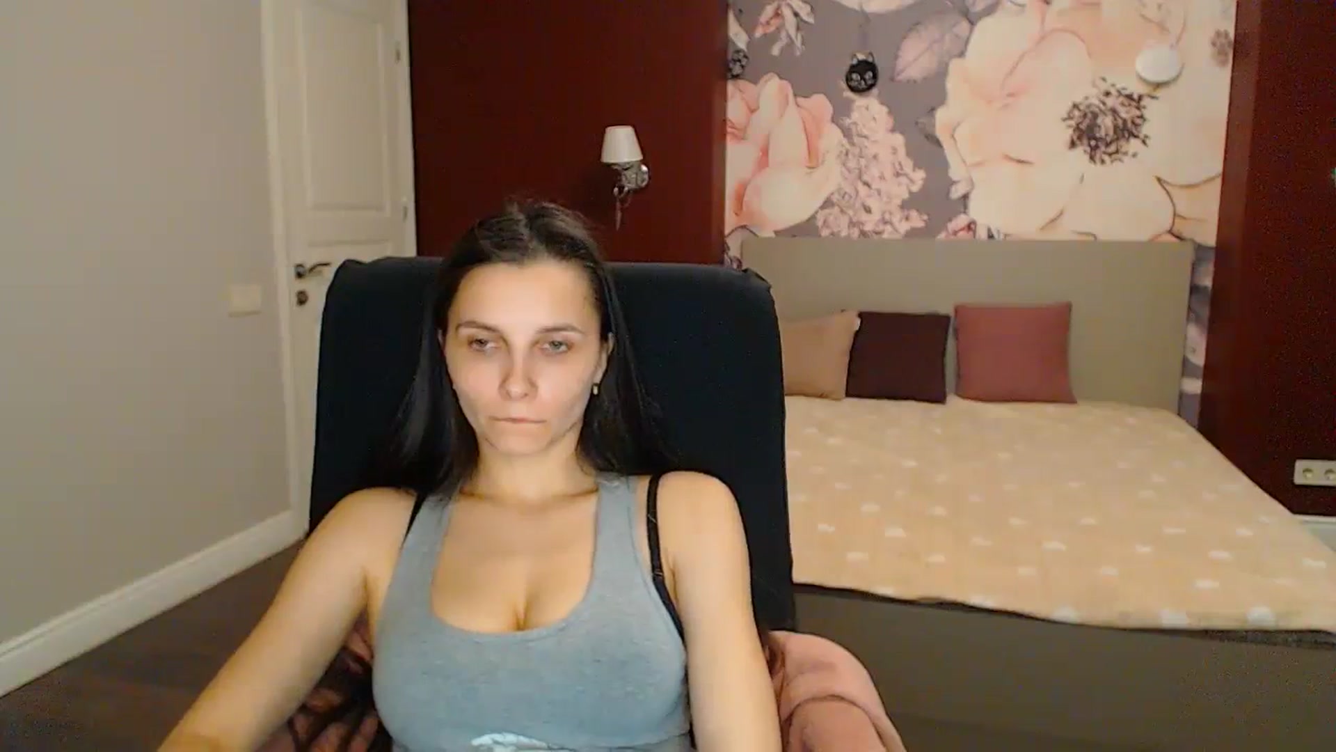 Gallery image thumbnail from Karina_Mils's myfreecams stream on, 04/12/2024, 17:41 image 14 of 20