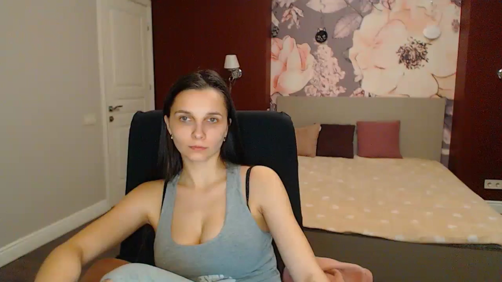 Gallery image thumbnail from Karina_Mils's myfreecams stream on, 04/12/2024, 18:25 image 20 of 20