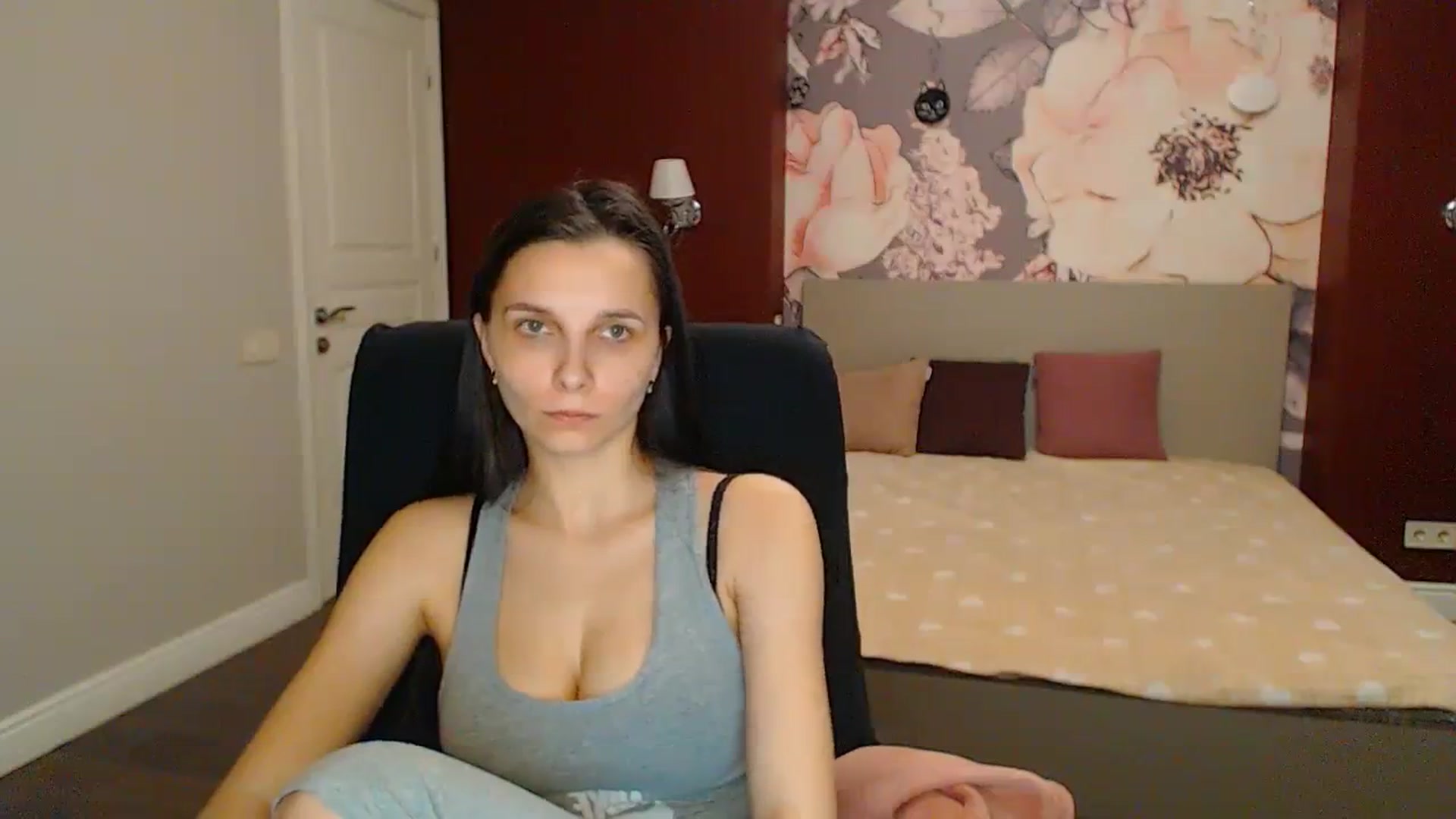 Gallery image thumbnail from Karina_Mils's myfreecams stream on, 04/12/2024, 18:25 image 12 of 20