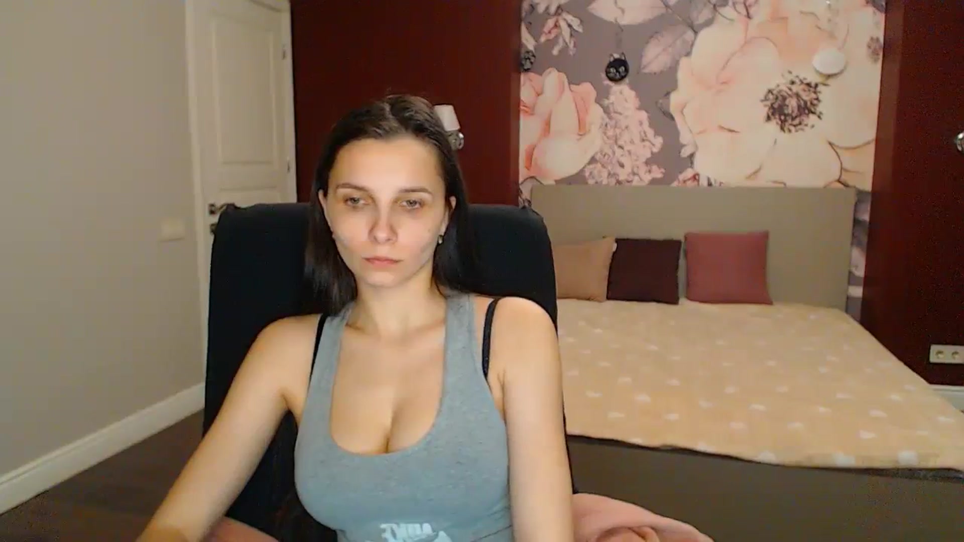Gallery image thumbnail from Karina_Mils's myfreecams stream on, 04/12/2024, 18:25 image 4 of 20