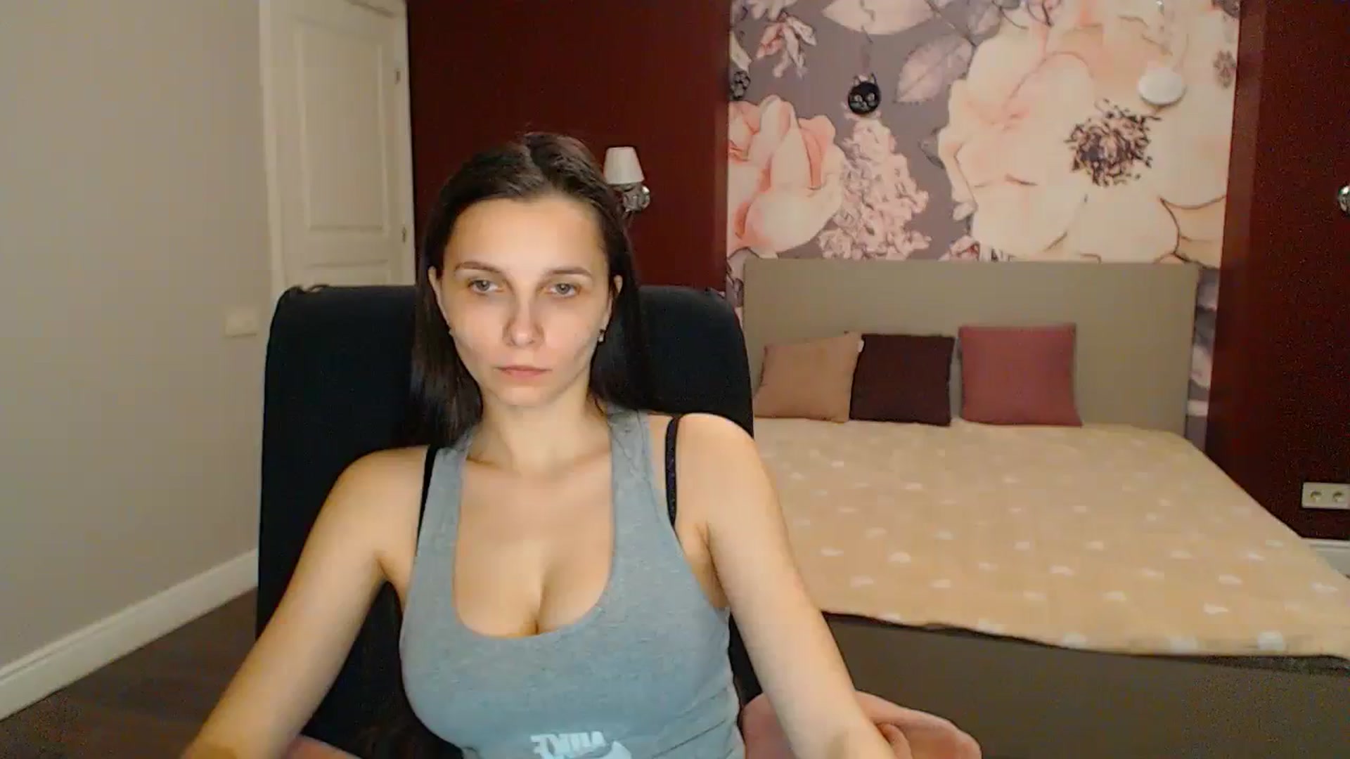 Gallery image thumbnail from Karina_Mils's myfreecams stream on, 04/12/2024, 18:25 image 6 of 20