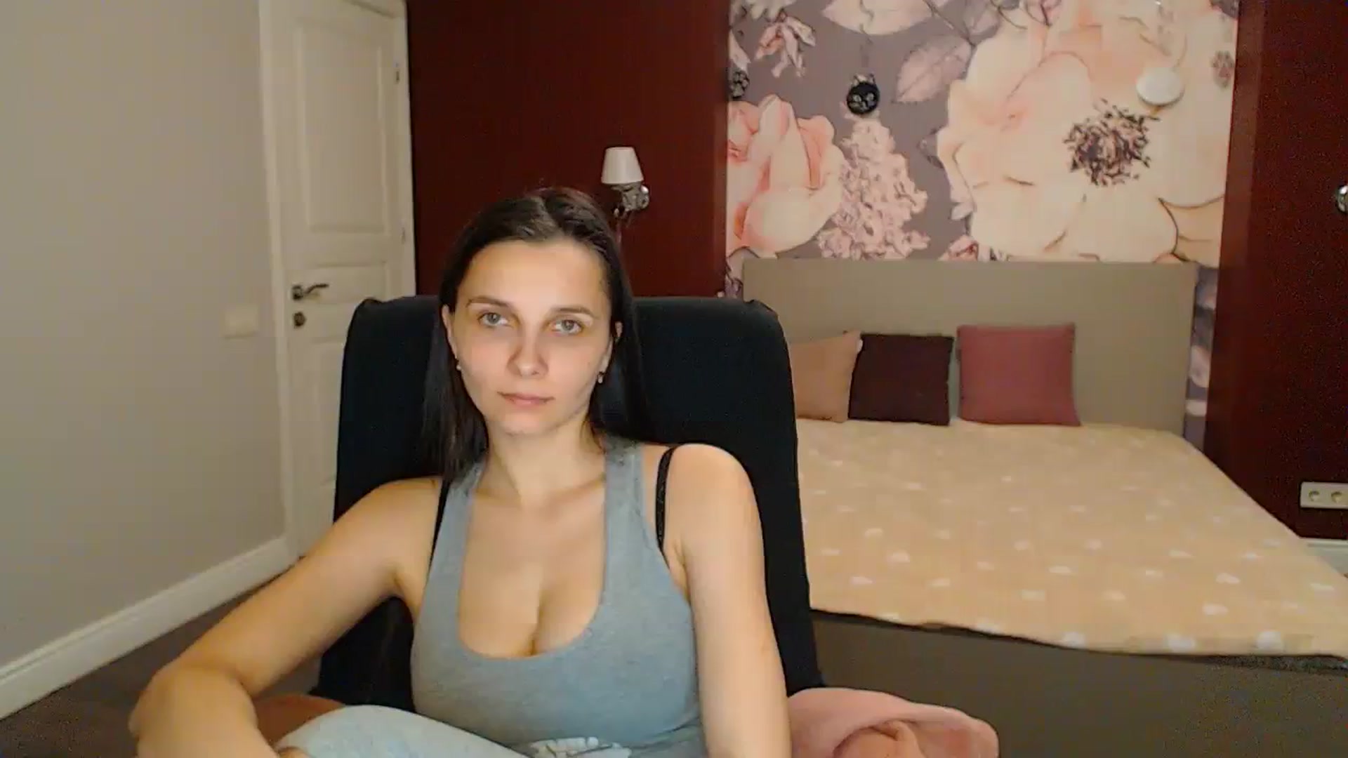 Gallery image thumbnail from Karina_Mils's myfreecams stream on, 04/12/2024, 18:25 image 19 of 20
