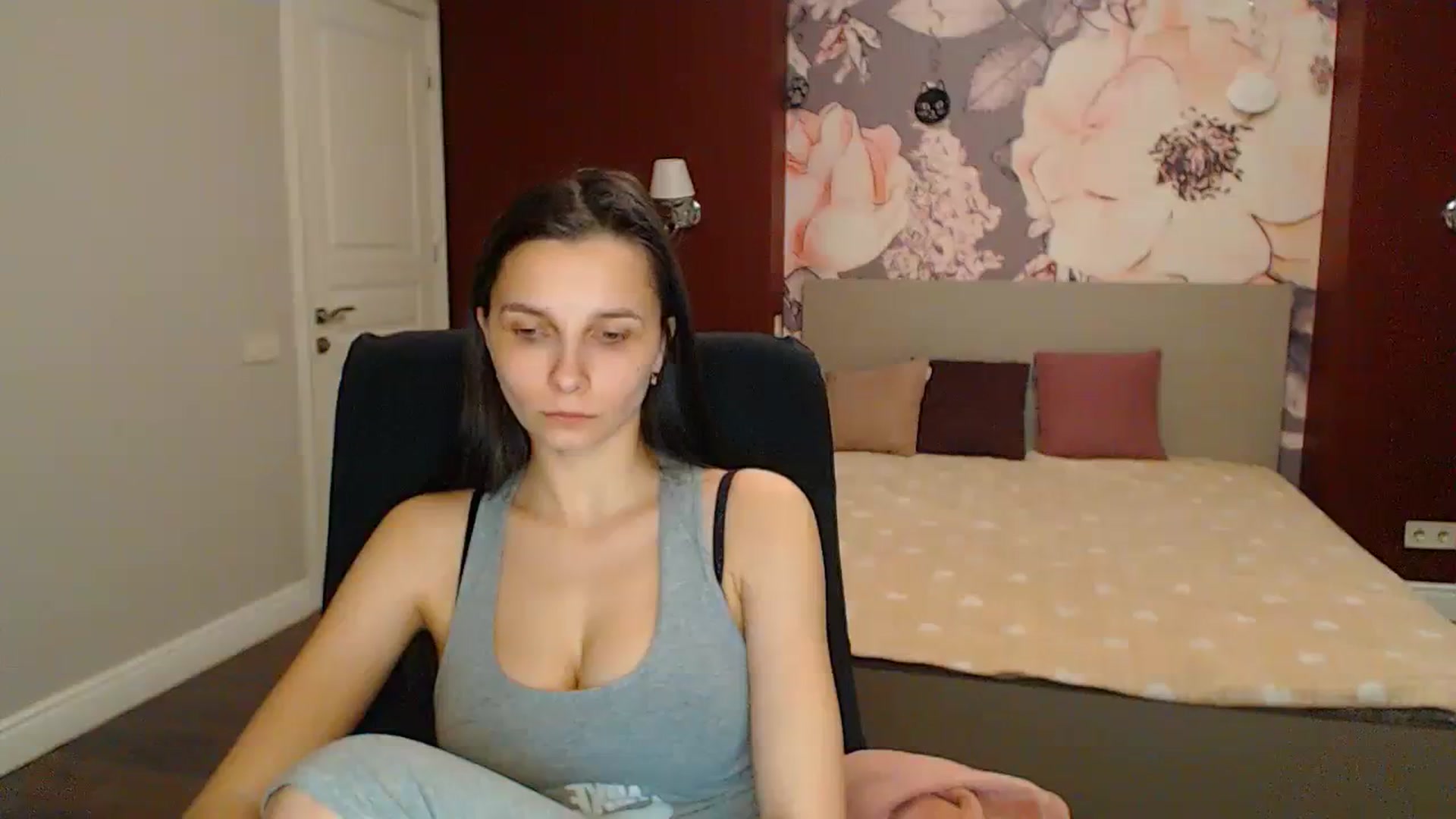 Gallery image thumbnail from Karina_Mils's myfreecams stream on, 04/12/2024, 18:25 image 8 of 20
