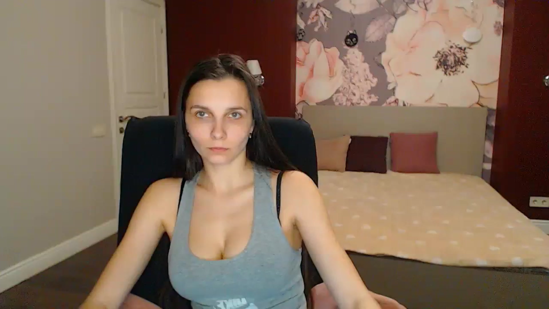 Gallery image thumbnail from Karina_Mils's myfreecams stream on, 04/12/2024, 18:25 image 3 of 20