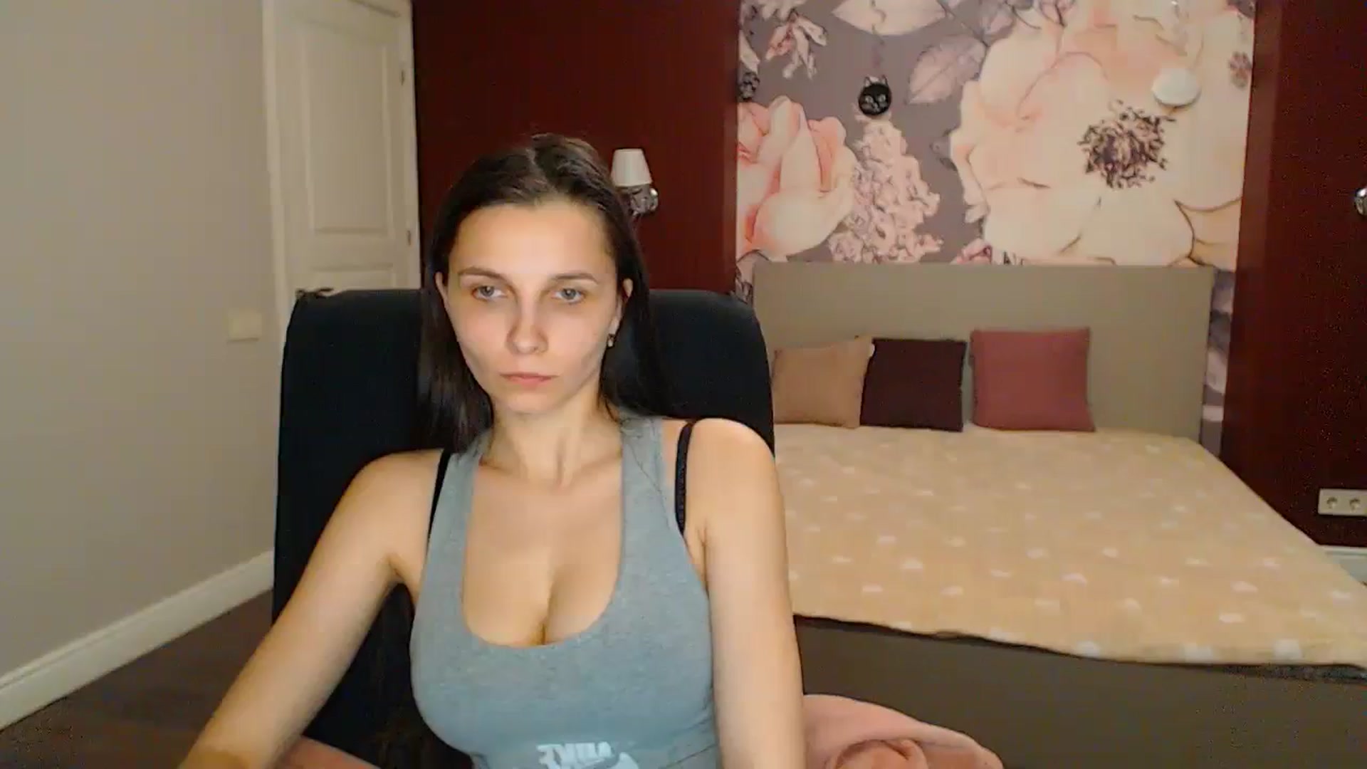 Gallery image thumbnail from Karina_Mils's myfreecams stream on, 04/12/2024, 18:25 image 5 of 20