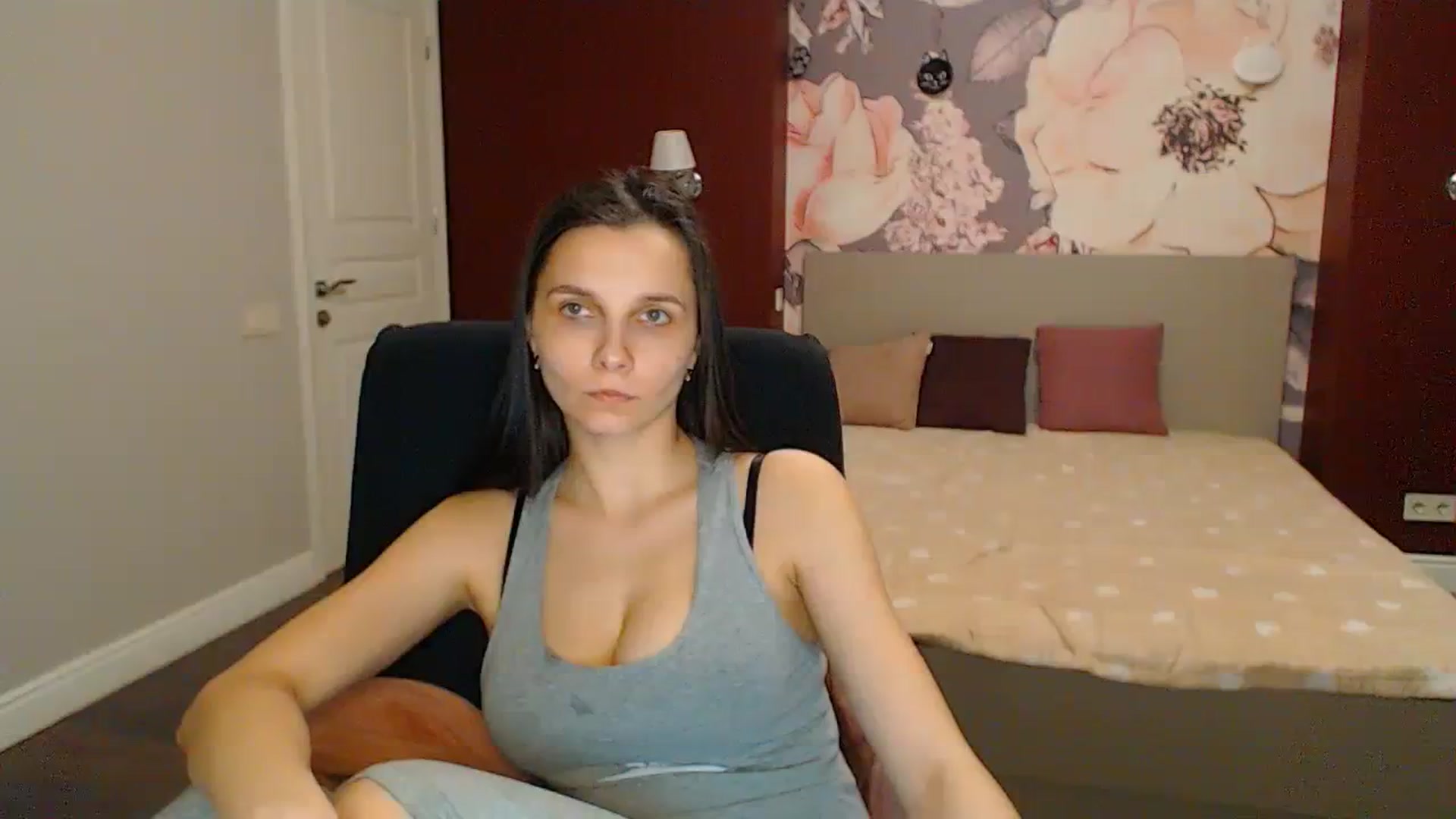 Gallery image thumbnail from Karina_Mils's myfreecams stream on, 04/12/2024, 19:45 image 4 of 20