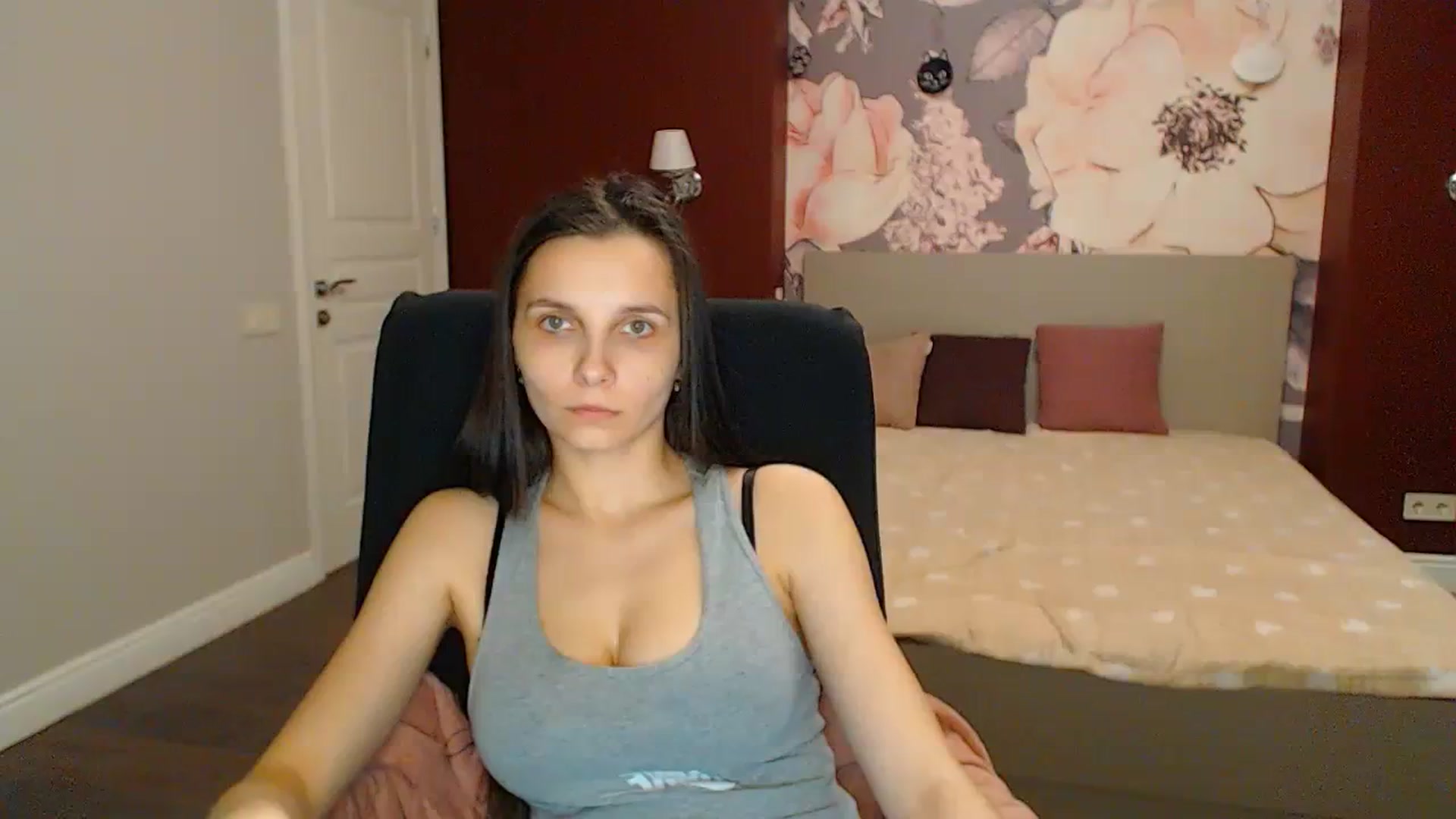 Gallery image thumbnail from Karina_Mils's myfreecams stream on, 04/12/2024, 19:45 image 10 of 20