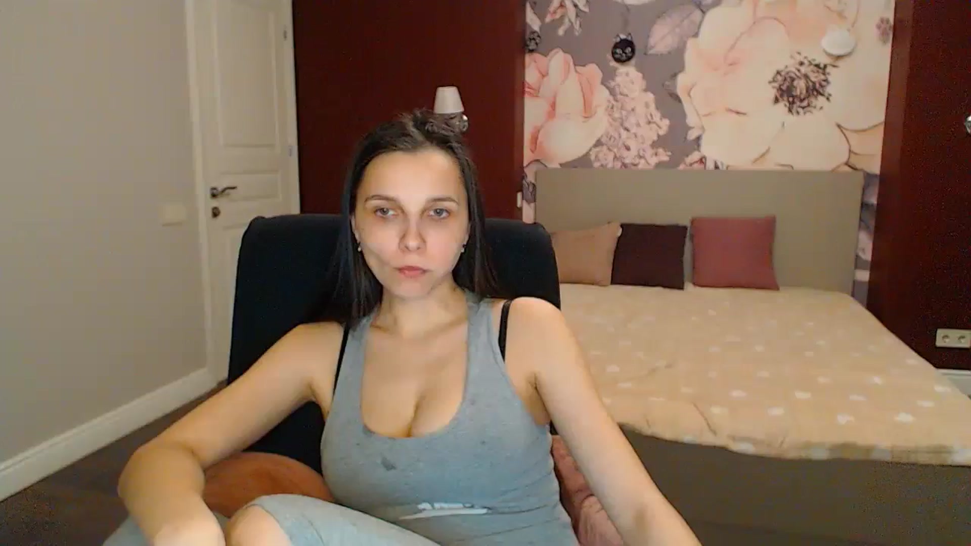 Gallery image thumbnail from Karina_Mils's myfreecams stream on, 04/12/2024, 19:45 image 1 of 20