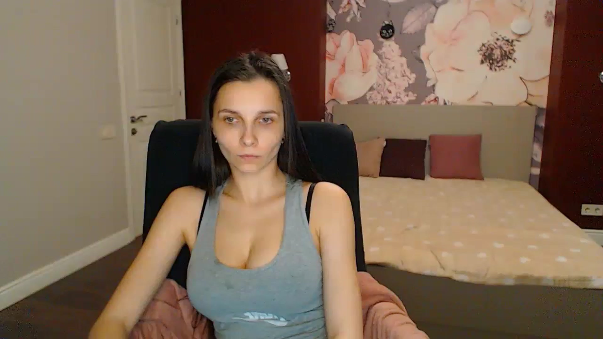 Gallery image thumbnail from Karina_Mils's myfreecams stream on, 04/12/2024, 19:45 image 6 of 20