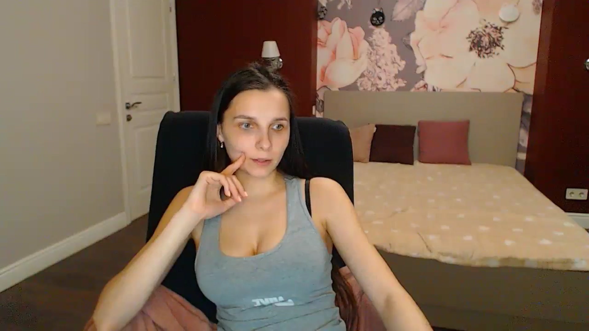 Gallery image thumbnail from Karina_Mils's myfreecams stream on, 04/12/2024, 20:24 image 9 of 20
