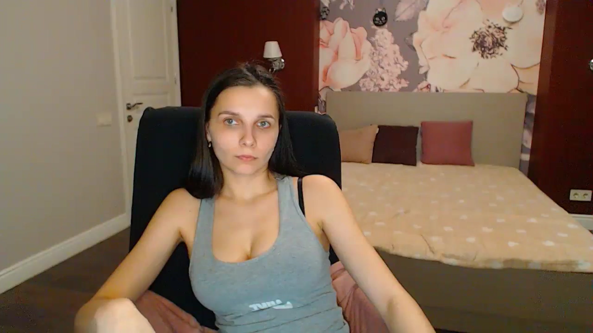 Gallery image thumbnail from Karina_Mils's myfreecams stream on, 04/12/2024, 20:24 image 13 of 20
