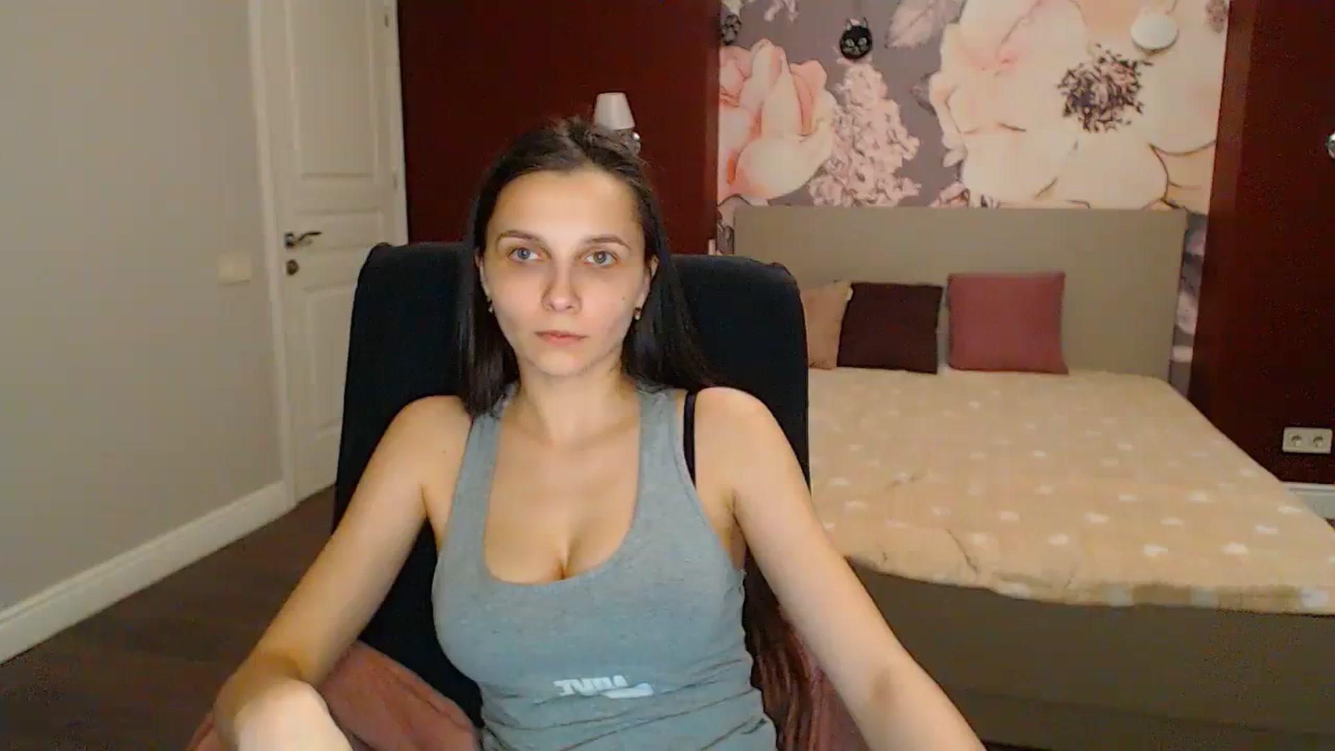Gallery image thumbnail from Karina_Mils's myfreecams stream on, 04/12/2024, 20:24 image 4 of 20